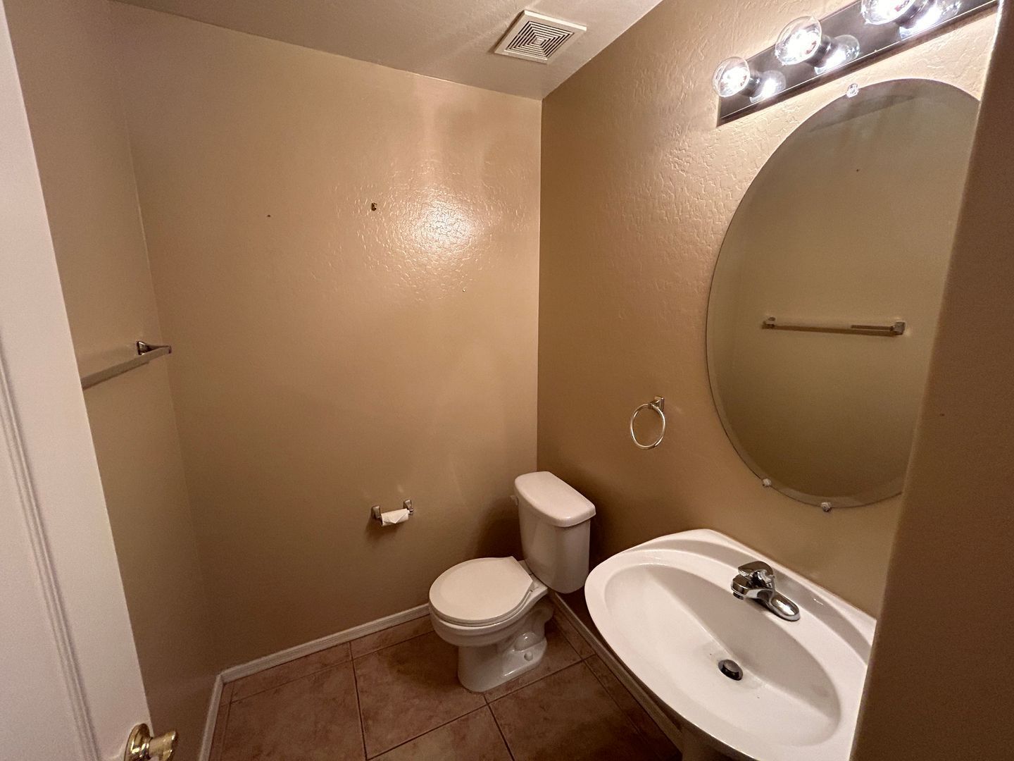 Beautiful 5 bedroom / 3.5 bathroom home in gated community in Litchfield Park - Early September Move in !! property image