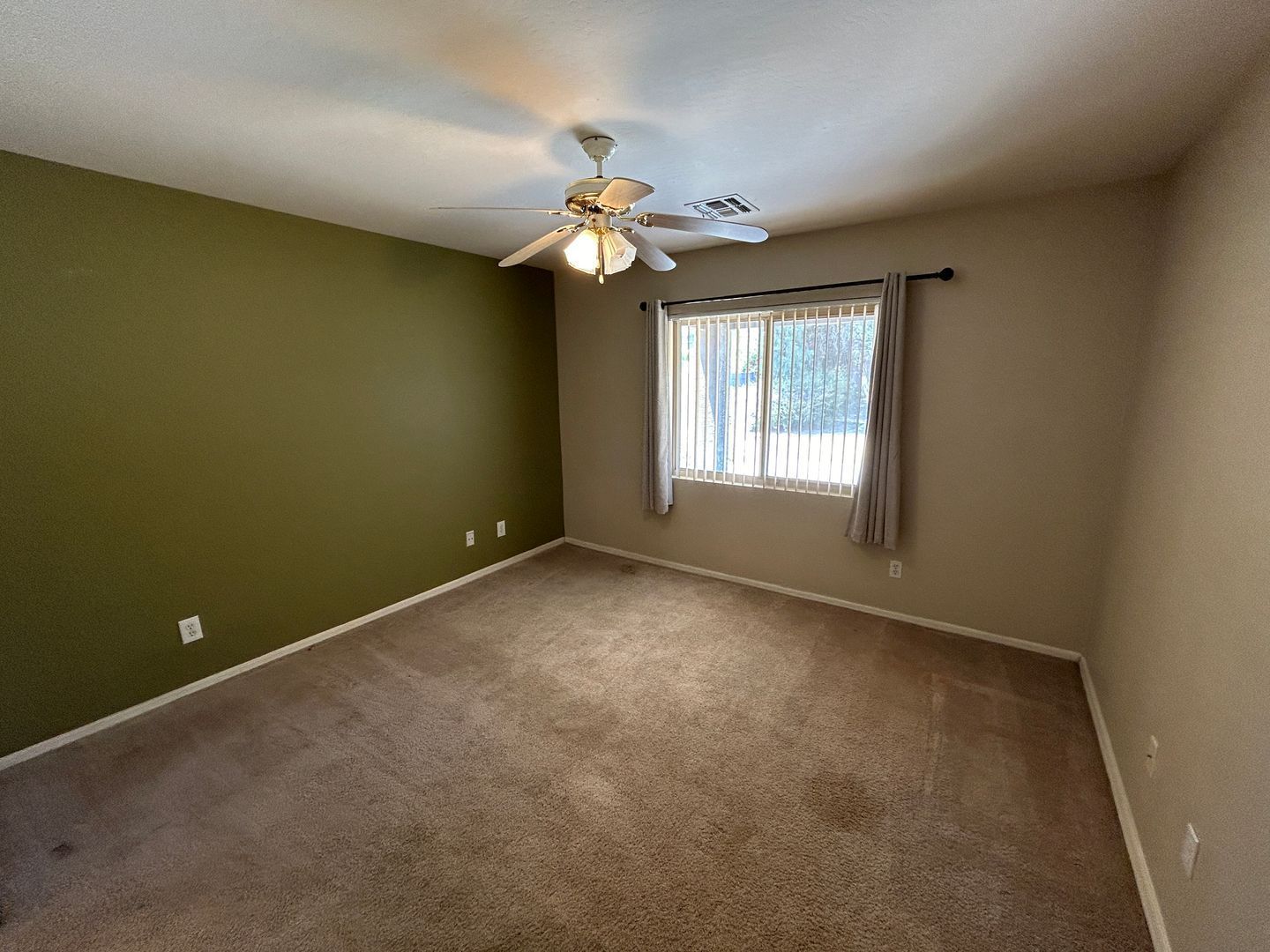 Beautiful 5 bedroom / 3.5 bathroom home in gated community in Litchfield Park - Early September Move in !! property image