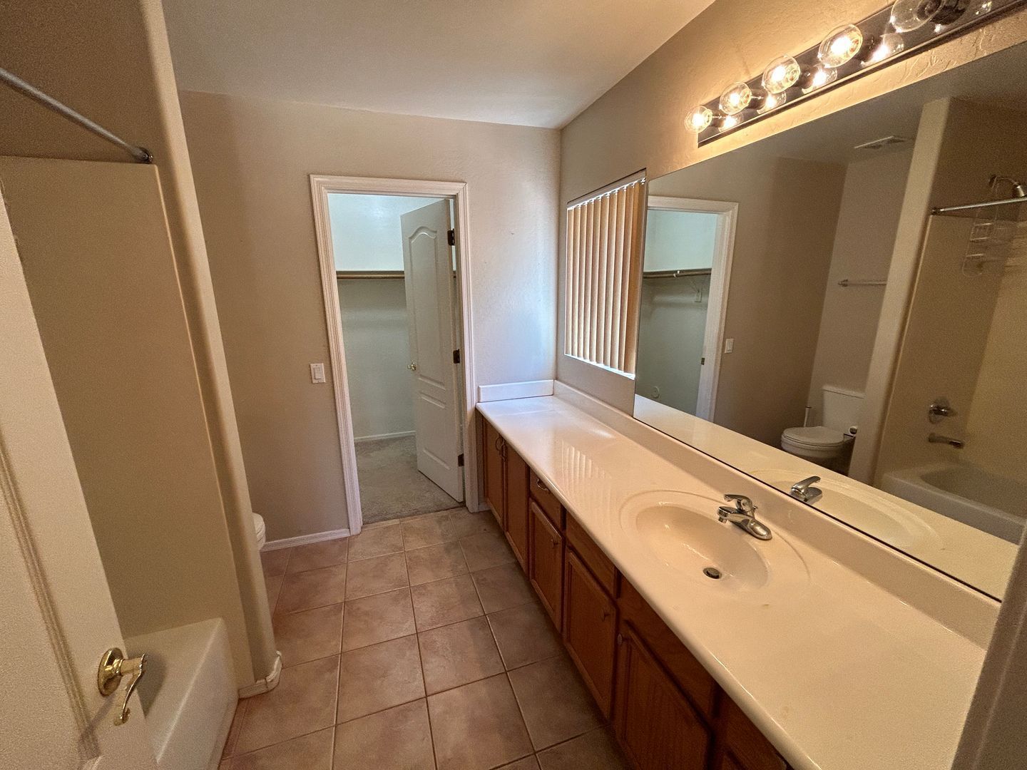 Beautiful 5 bedroom / 3.5 bathroom home in gated community in Litchfield Park - Early September Move in !! property image