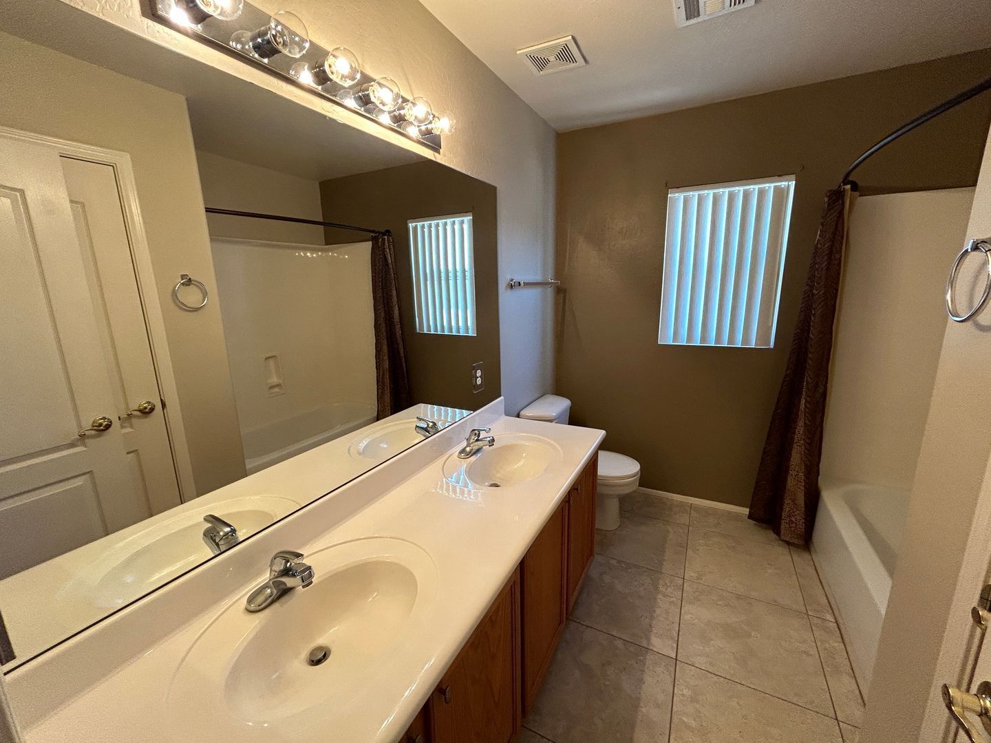 Beautiful 5 bedroom / 3.5 bathroom home in gated community in Litchfield Park - Early September Move in !! property image