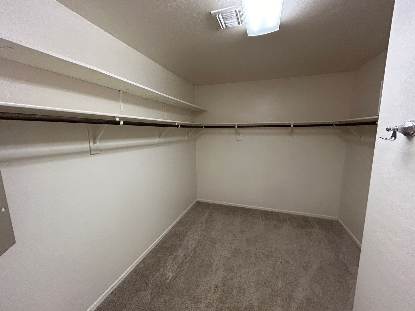 Beautiful 5 bedroom / 3.5 bathroom home in gated community in Litchfield Park - Early September Move in !! property image