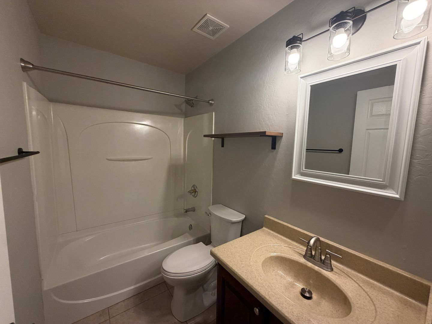 Unfurnished Charming 3-Bedroom Home in Avondale | Available for an Mid August Move-In! property image