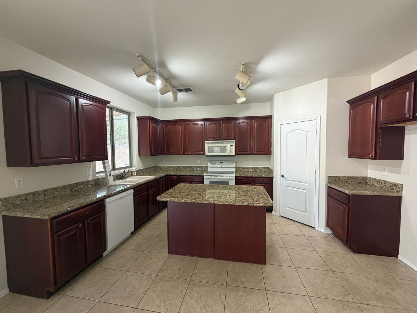 4 Bed 2 Bath in Surprise, With brand New Carpet and Paint- Available Now! property image