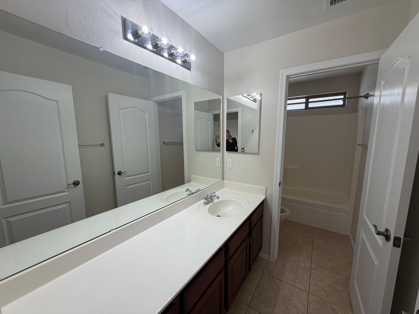4 Bed 2 Bath in Surprise, With brand New Carpet and Paint- Available Now! property image