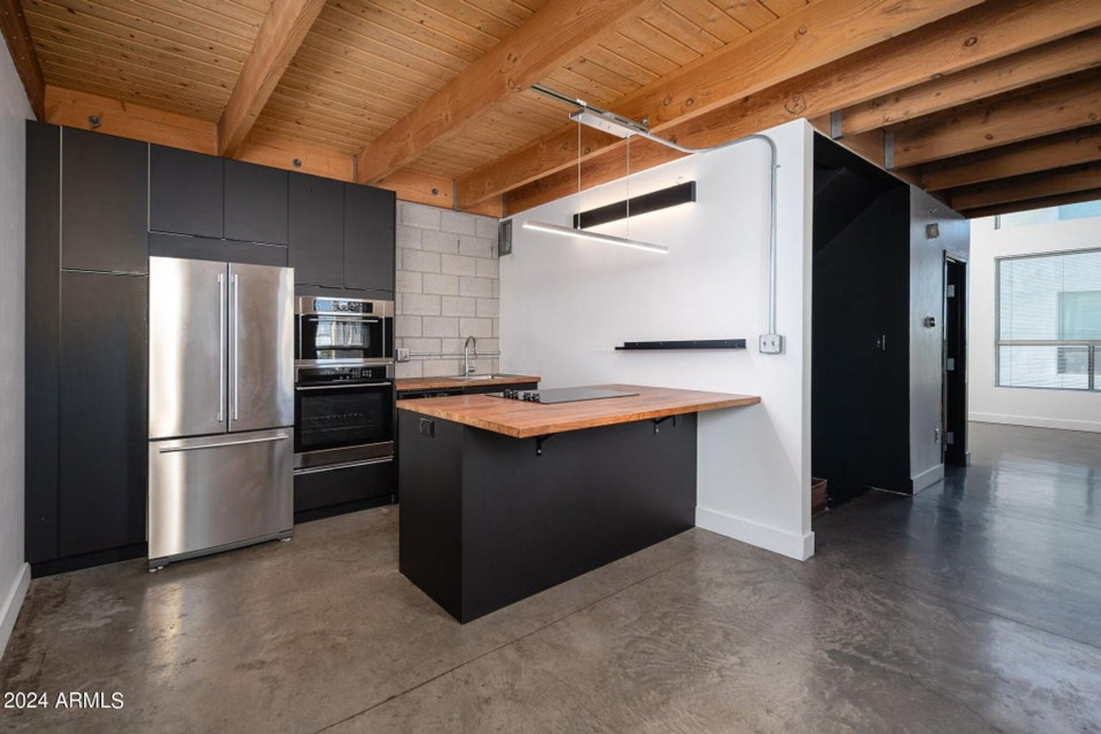 Incredible townhouse in downtown Phoenix ready for immediate move-in !! property image