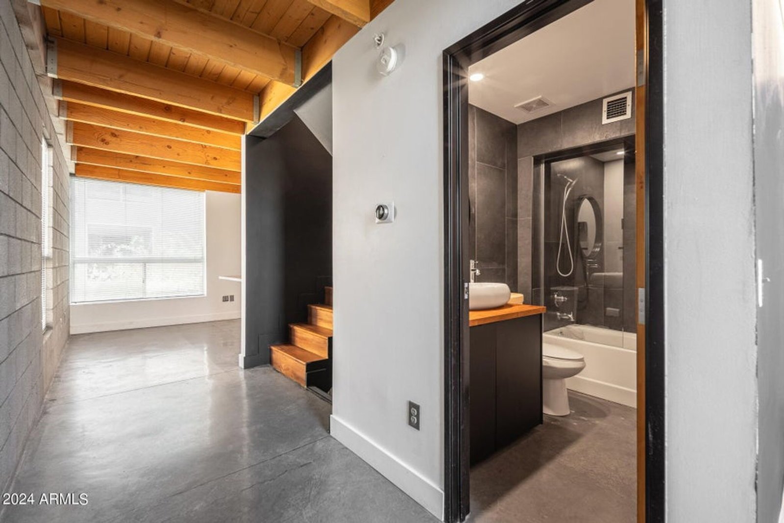 Incredible townhouse in downtown Phoenix ready for immediate move-in !! property image