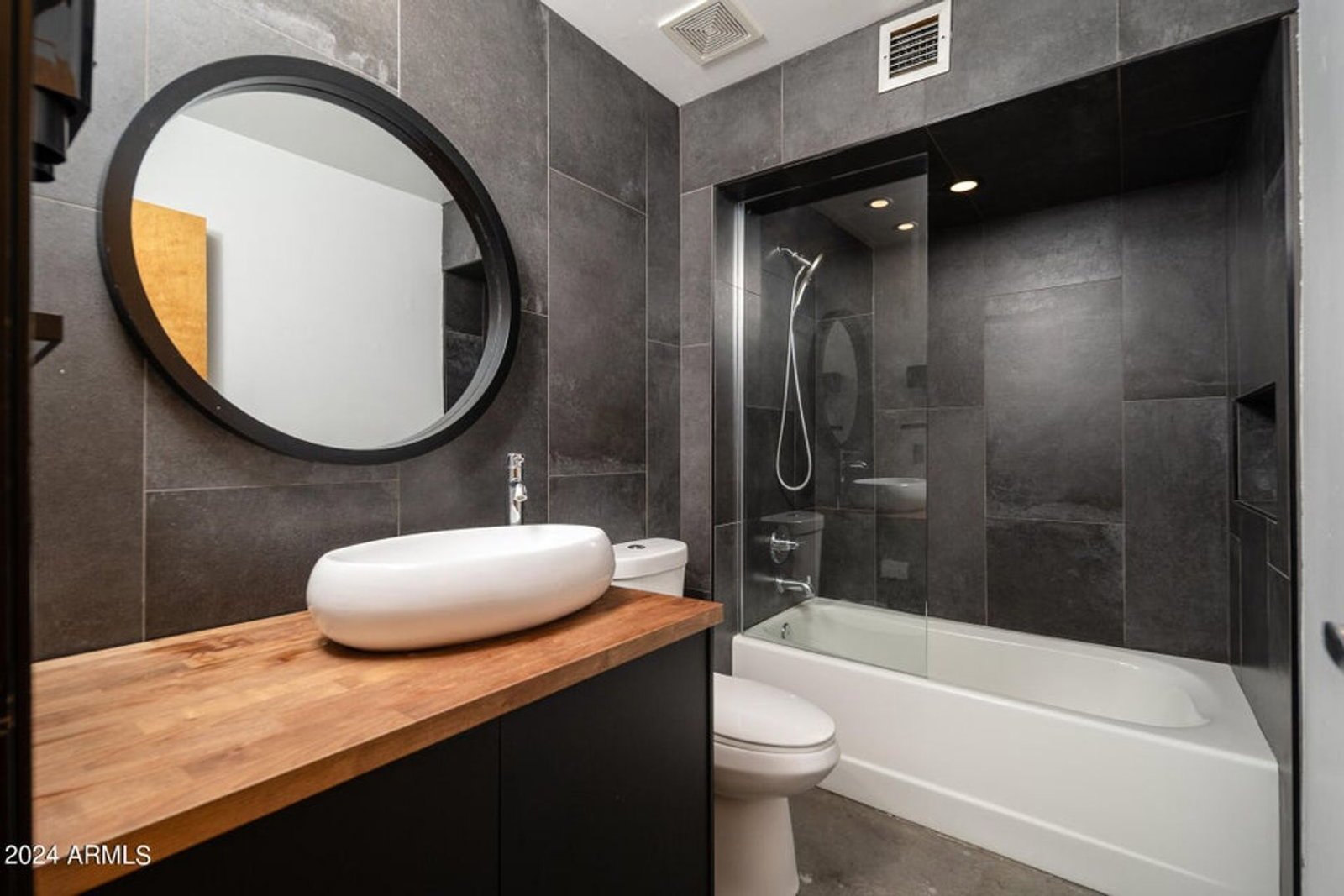 Incredible townhouse in downtown Phoenix ready for immediate move-in !! property image