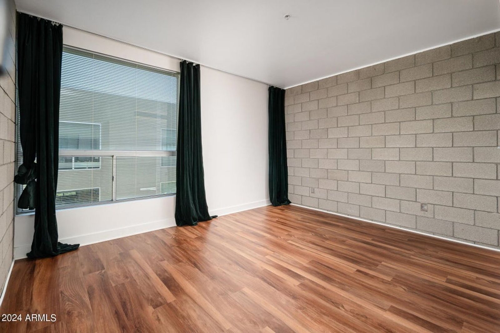 Incredible townhouse in downtown Phoenix ready for immediate move-in !! property image