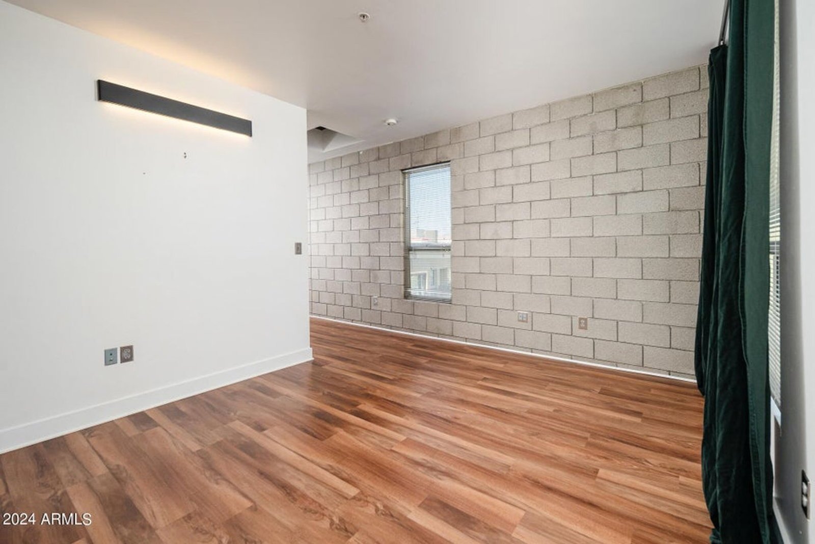 Incredible townhouse in downtown Phoenix ready for immediate move-in !! property image