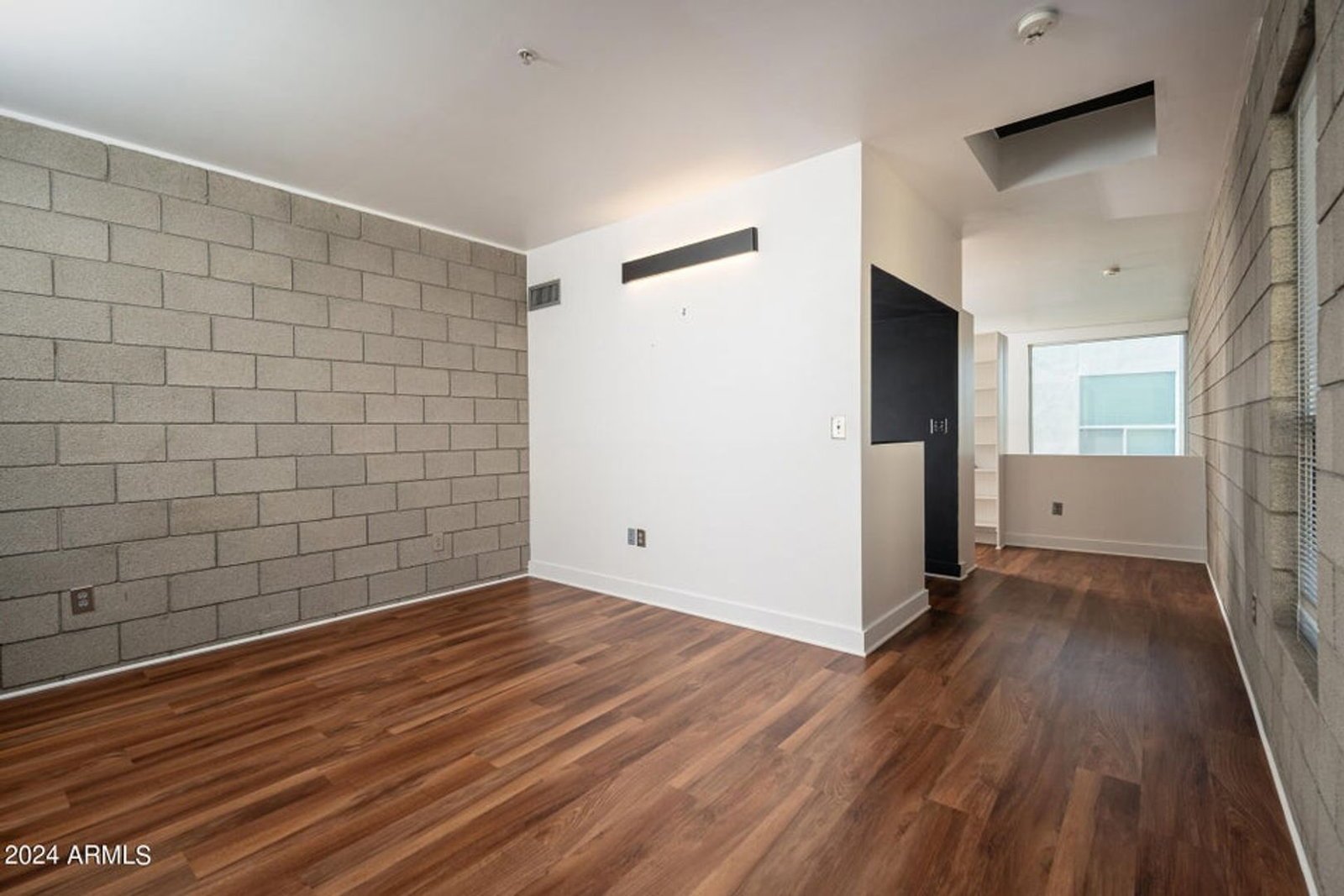 Incredible townhouse in downtown Phoenix ready for immediate move-in !! property image