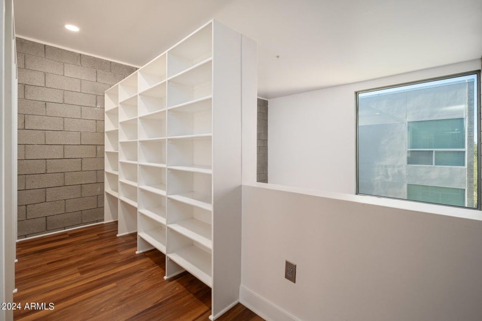 Incredible townhouse in downtown Phoenix ready for immediate move-in !! property image