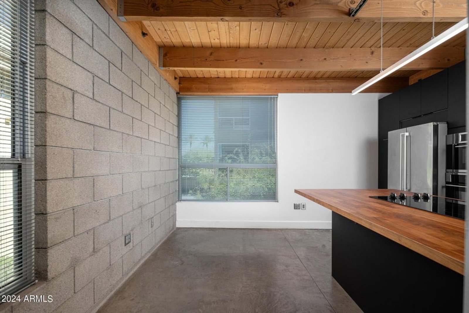 Incredible townhouse in downtown Phoenix ready for immediate move-in !! property image