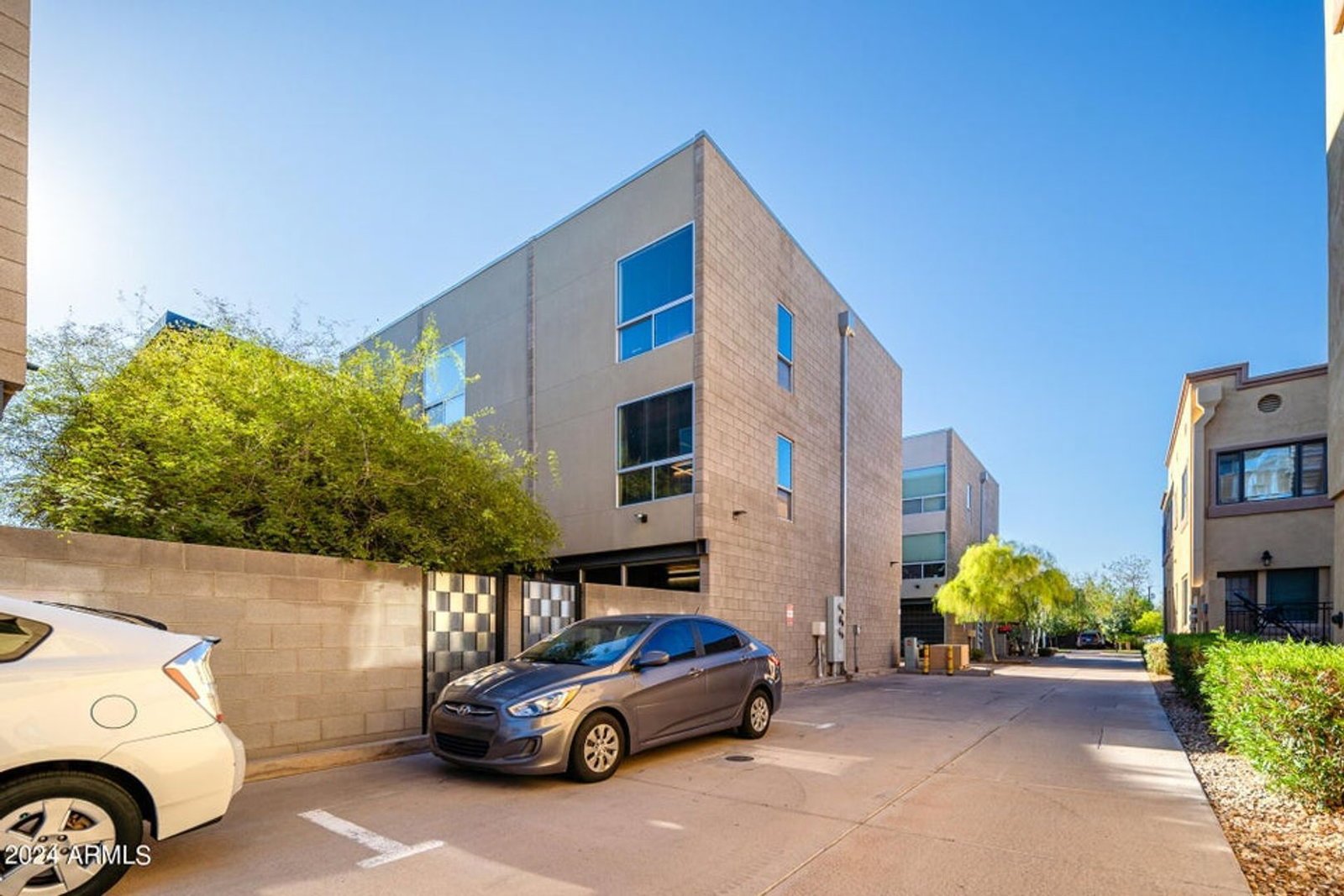 Incredible townhouse in downtown Phoenix ready for immediate move-in !! property image