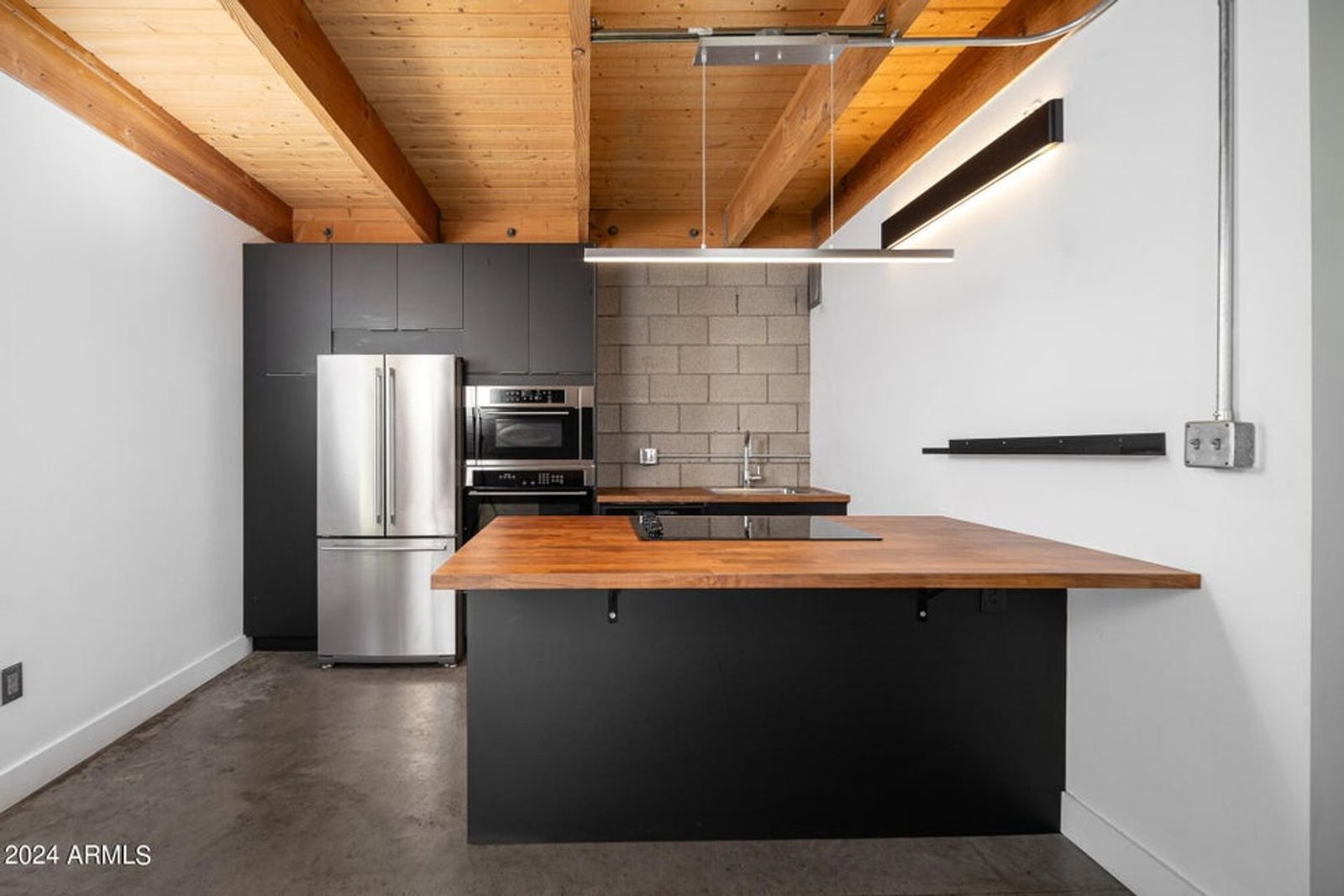 Incredible townhouse in downtown Phoenix ready for immediate move-in !! property image
