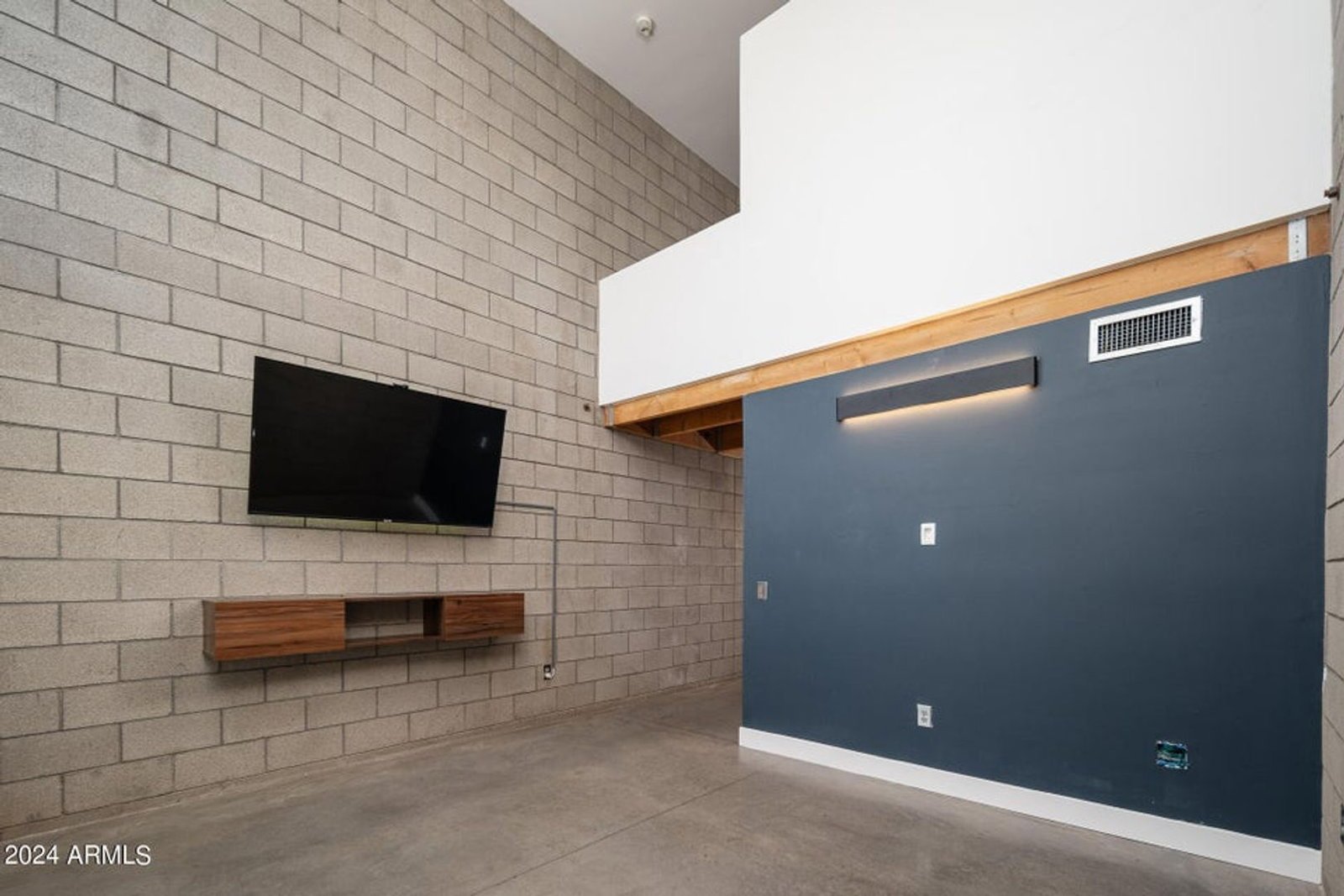 Incredible townhouse in downtown Phoenix ready for immediate move-in !! property image