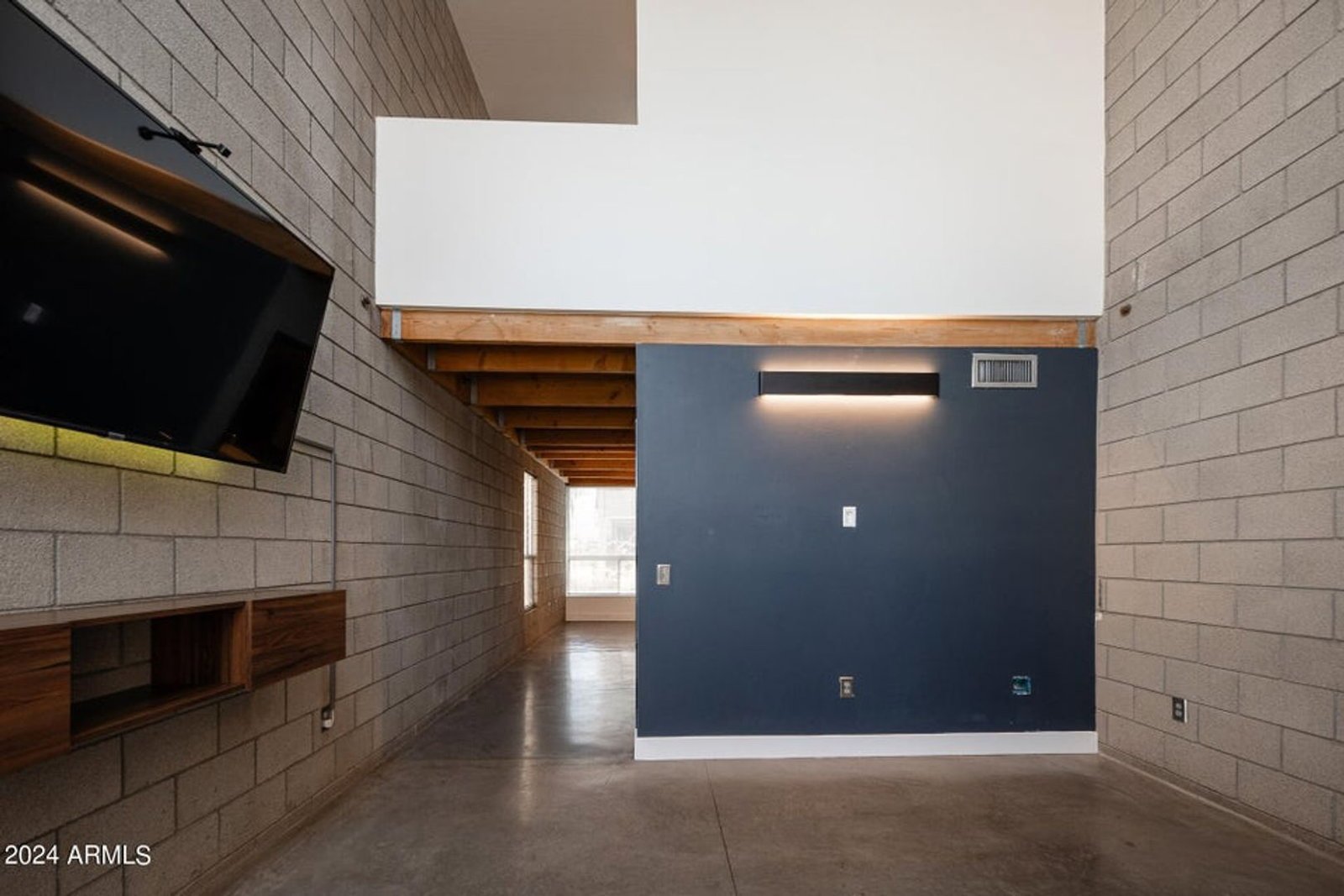 Incredible townhouse in downtown Phoenix ready for immediate move-in !! property image