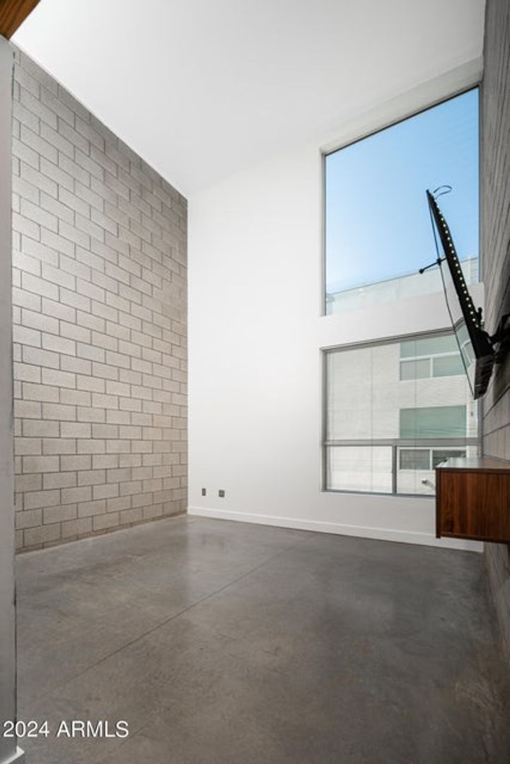 Incredible townhouse in downtown Phoenix ready for immediate move-in !! property image
