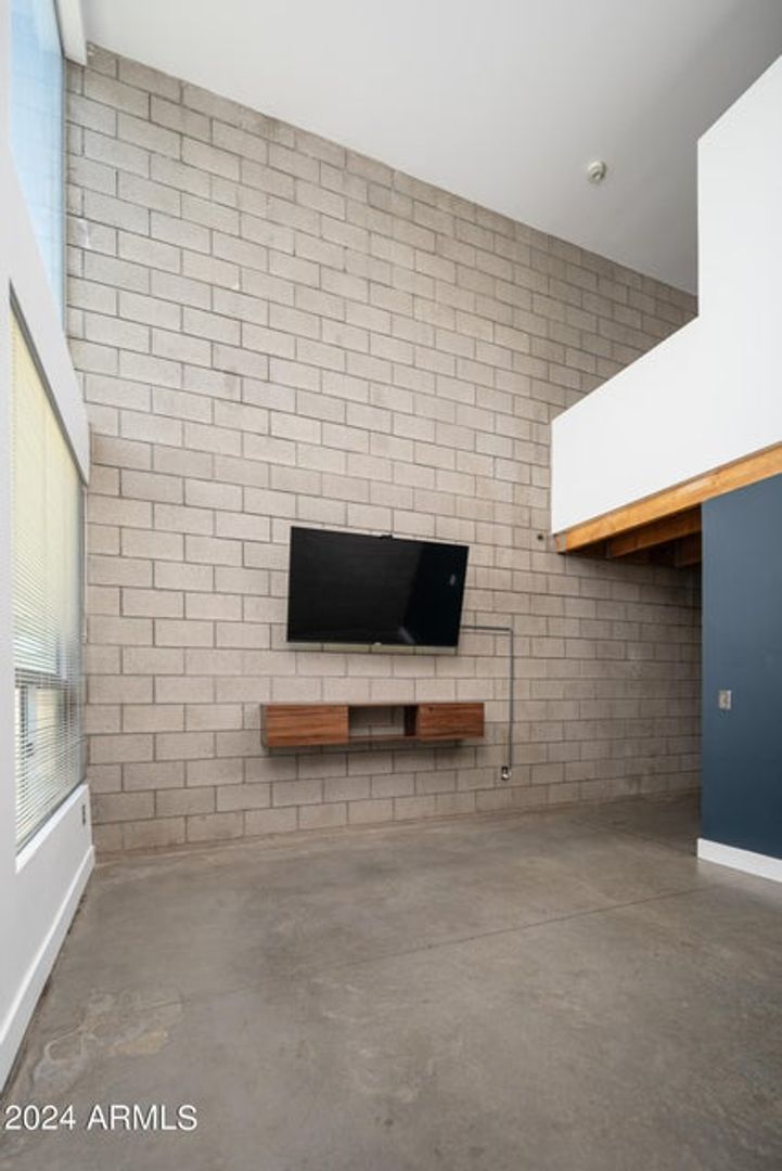Incredible townhouse in downtown Phoenix ready for immediate move-in !! property image