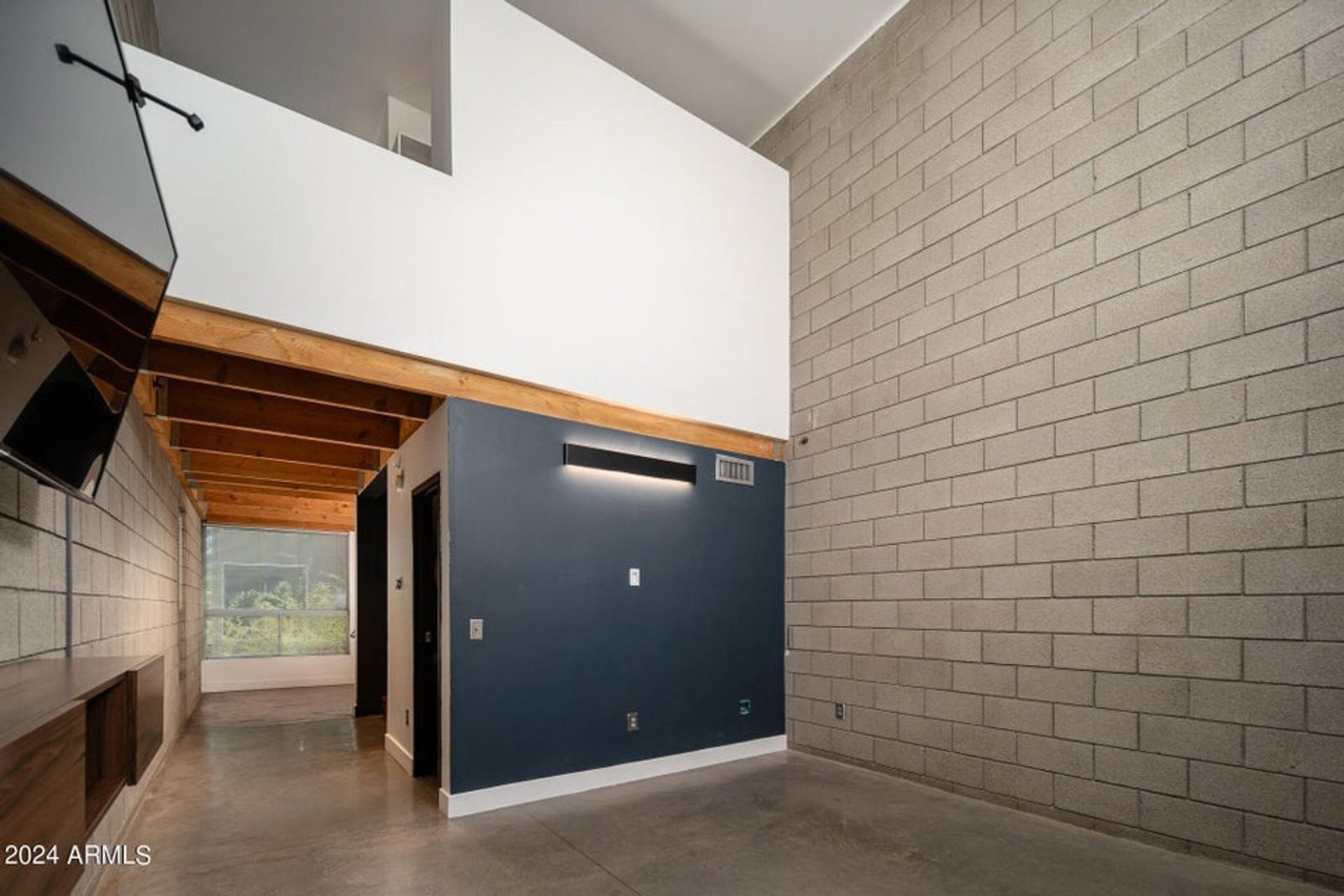 Incredible townhouse in downtown Phoenix ready for immediate move-in !! property image