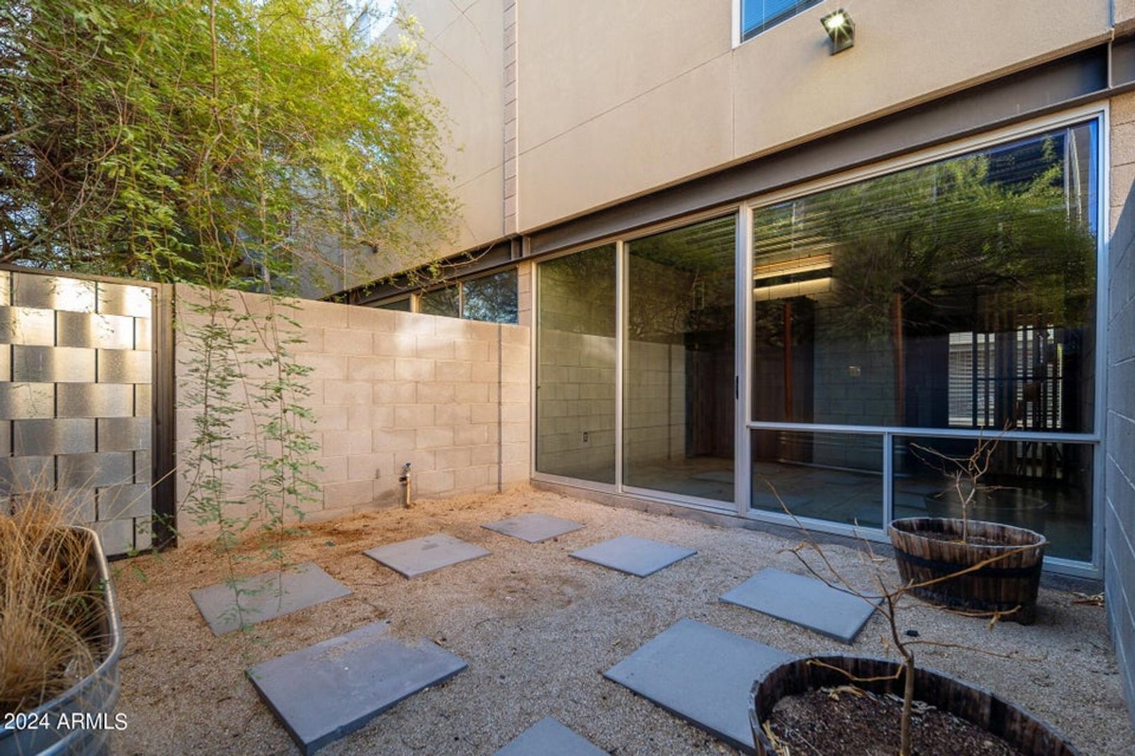 Incredible townhouse in downtown Phoenix ready for immediate move-in !! property image