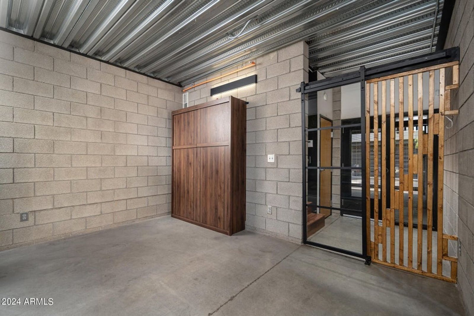 Incredible townhouse in downtown Phoenix ready for immediate move-in !! property image