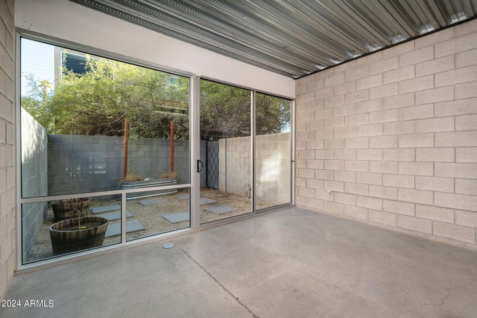 Incredible townhouse in downtown Phoenix ready for immediate move-in !! property image