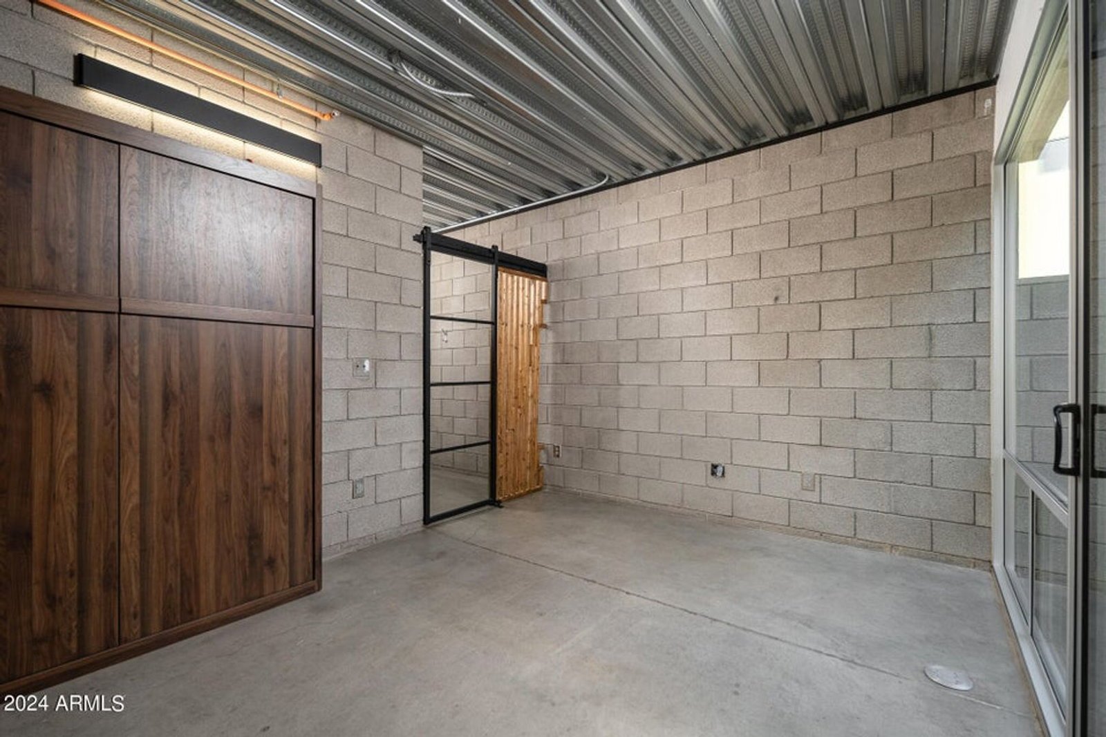 Incredible townhouse in downtown Phoenix ready for immediate move-in !! property image
