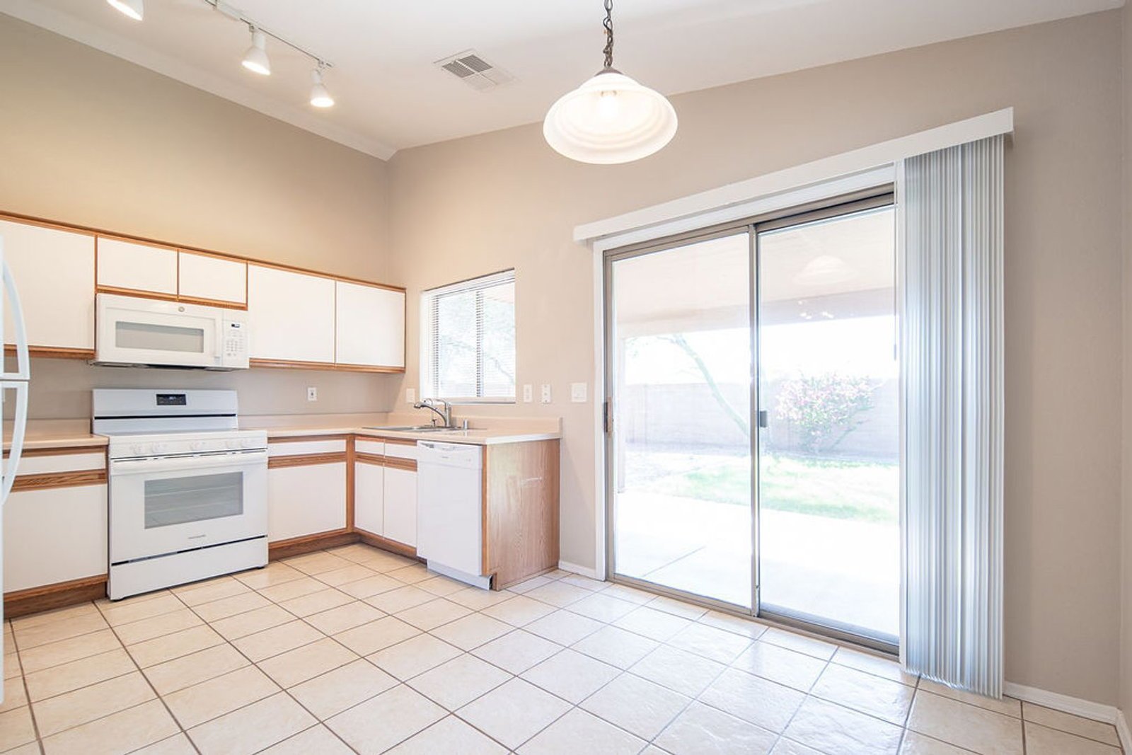 Beautiful 3bd/2ba home with RV Gate property image