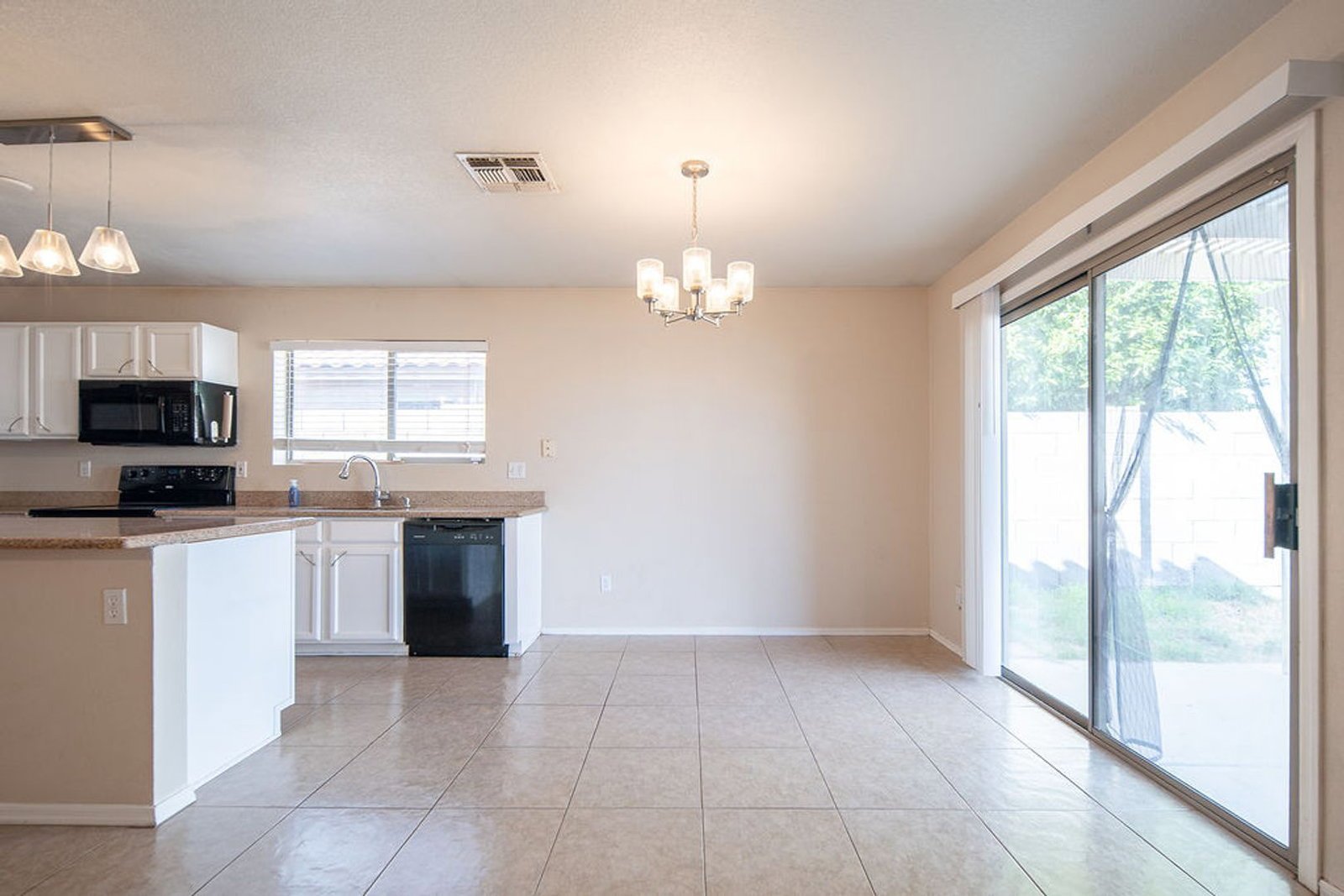 3 bedroom 2 bath home in Greenway Parc is available Early October! property image