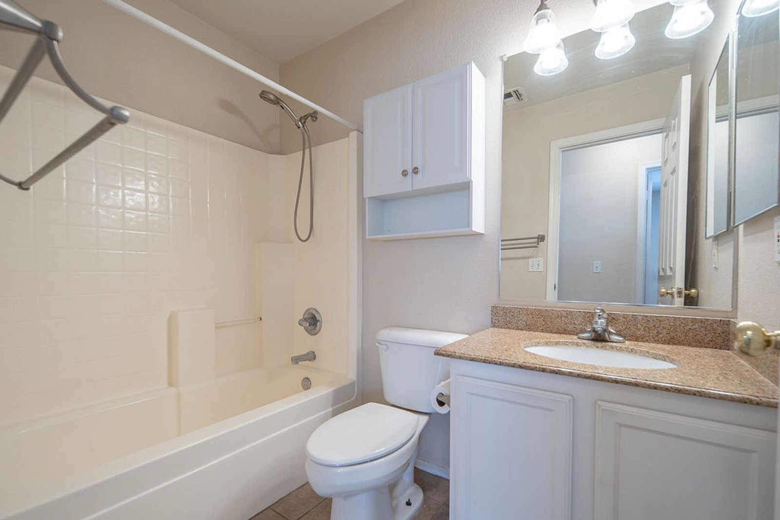 3 bedroom 2 bath home in Greenway Parc is available Early October! property image