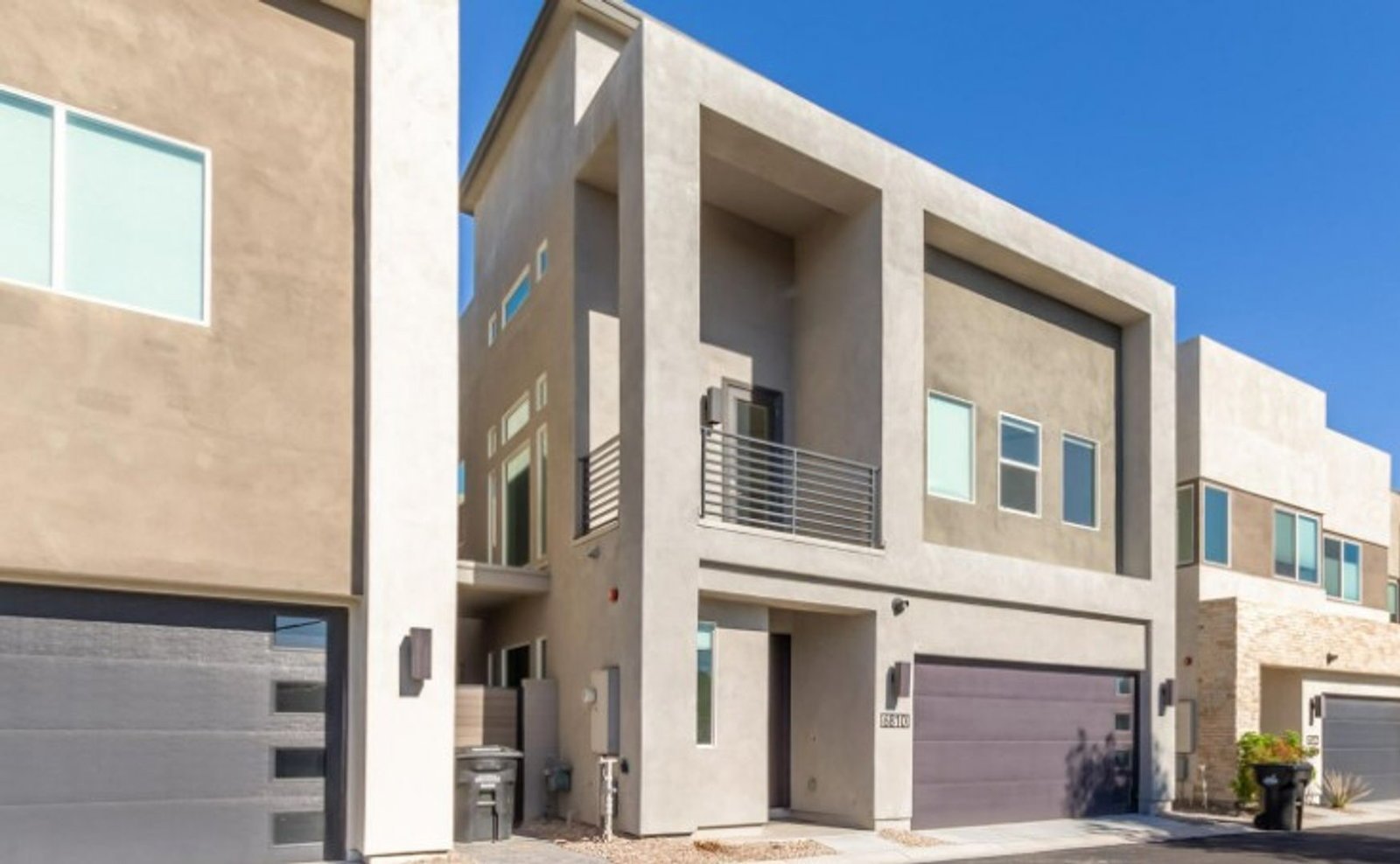 FURNISHED/UNFURNISHED - Incredible Rooftop 3 bedroom / 2.5 bathroom home in the heart of Scottsdale !!! property image