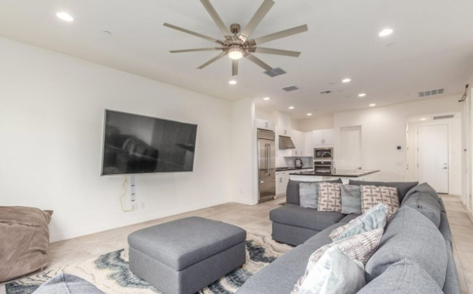 FURNISHED/UNFURNISHED - Incredible Rooftop 3 bedroom / 2.5 bathroom home in the heart of Scottsdale !!! property image