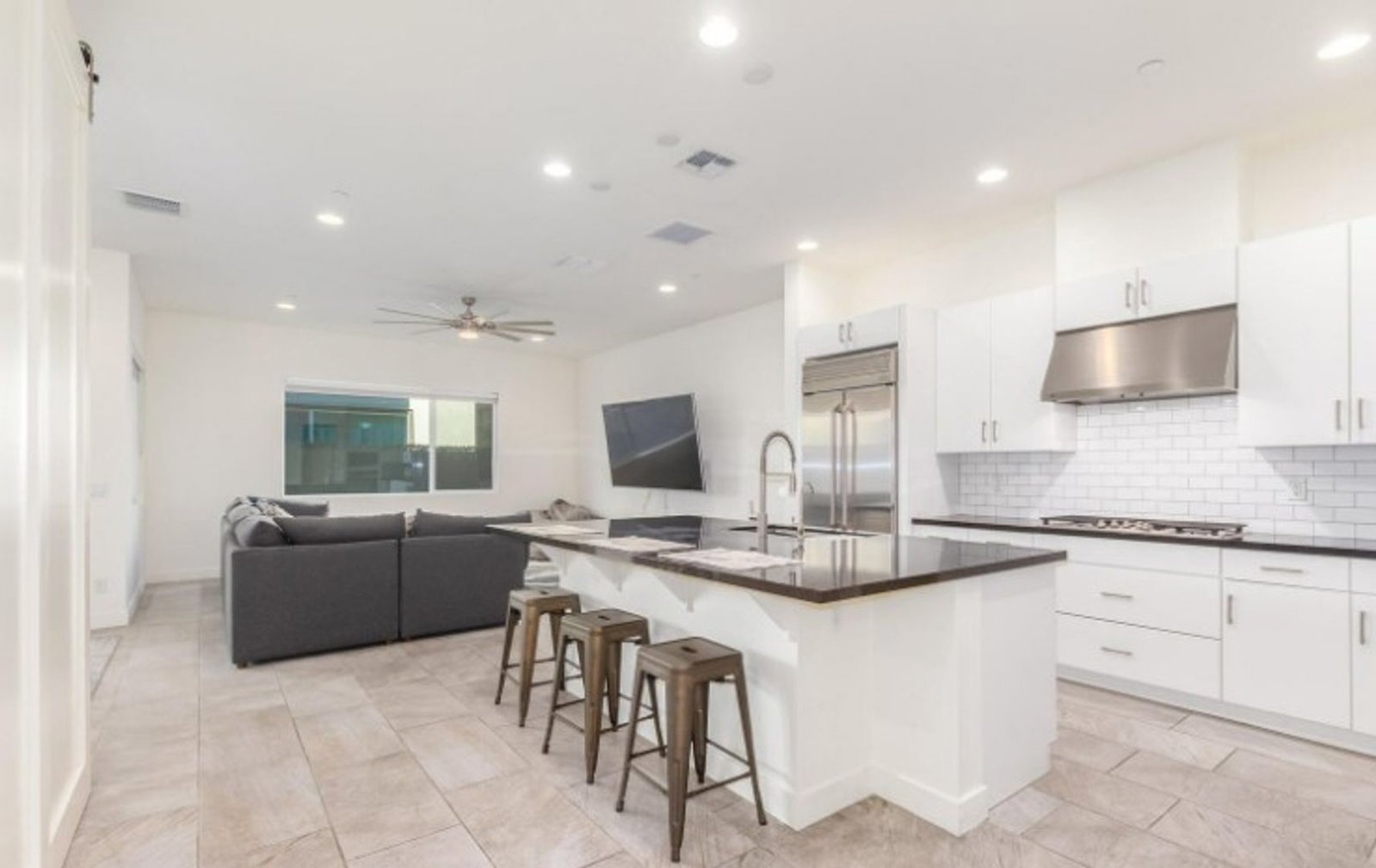 FURNISHED/UNFURNISHED - Incredible Rooftop 3 bedroom / 2.5 bathroom home in the heart of Scottsdale !!! property image