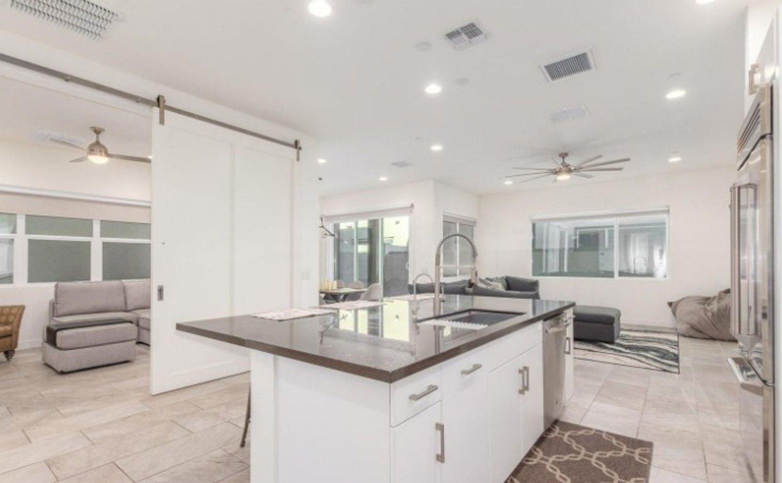 FURNISHED/UNFURNISHED - Incredible Rooftop 3 bedroom / 2.5 bathroom home in the heart of Scottsdale !!! property image
