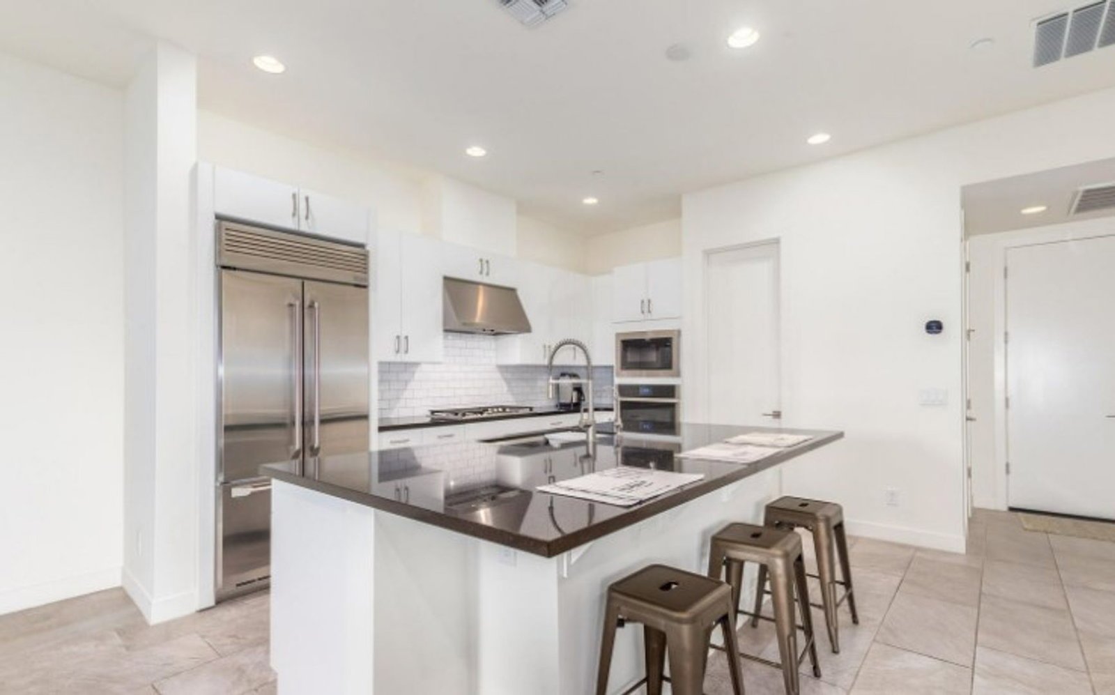 FURNISHED/UNFURNISHED - Incredible Rooftop 3 bedroom / 2.5 bathroom home in the heart of Scottsdale !!! property image