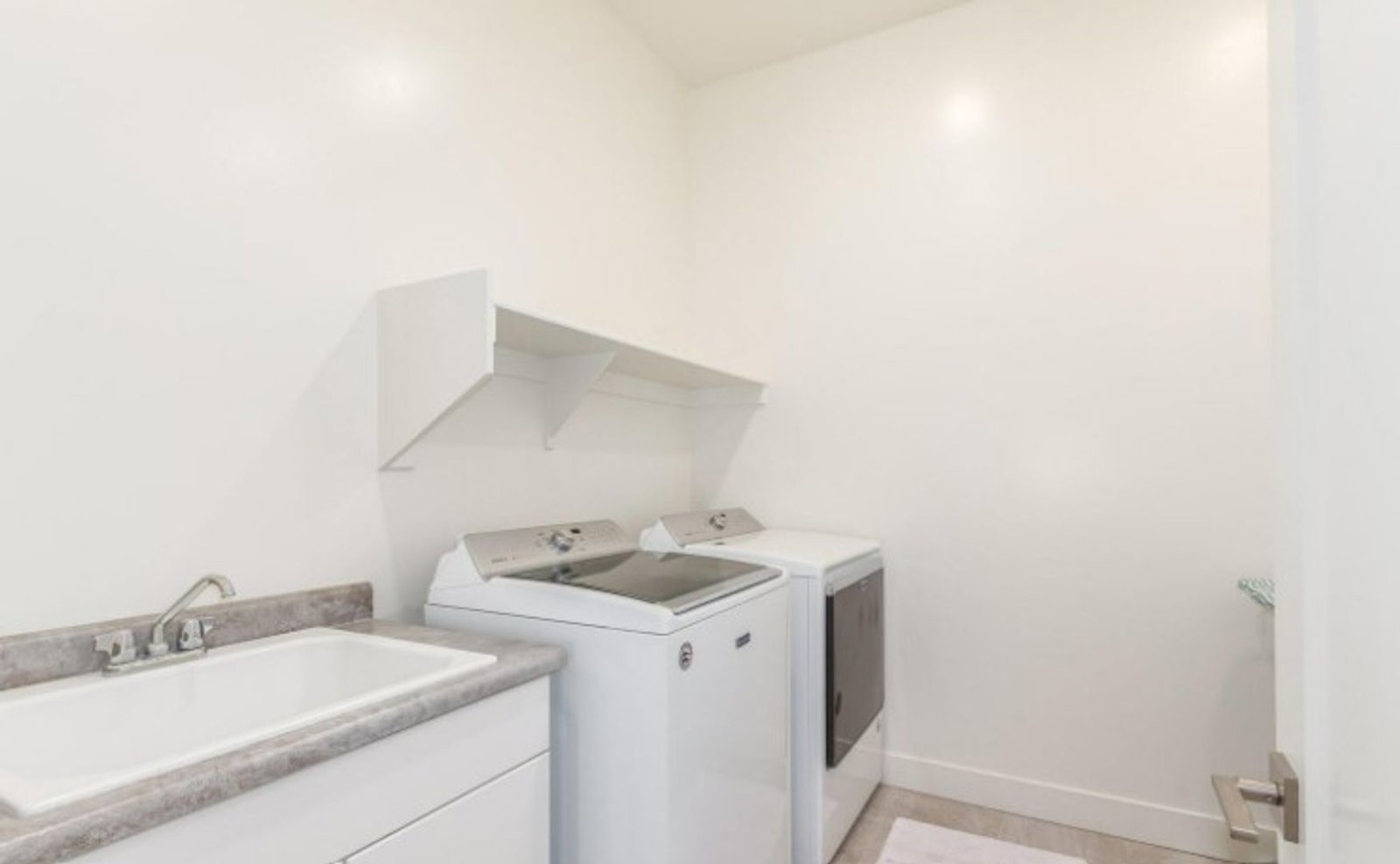 FURNISHED/UNFURNISHED - Incredible Rooftop 3 bedroom / 2.5 bathroom home in the heart of Scottsdale !!! property image