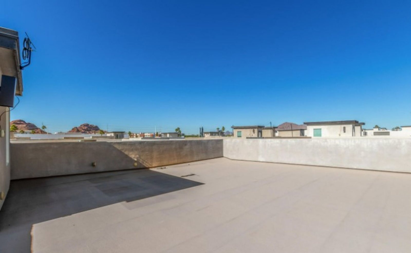FURNISHED/UNFURNISHED - Incredible Rooftop 3 bedroom / 2.5 bathroom home in the heart of Scottsdale !!! property image