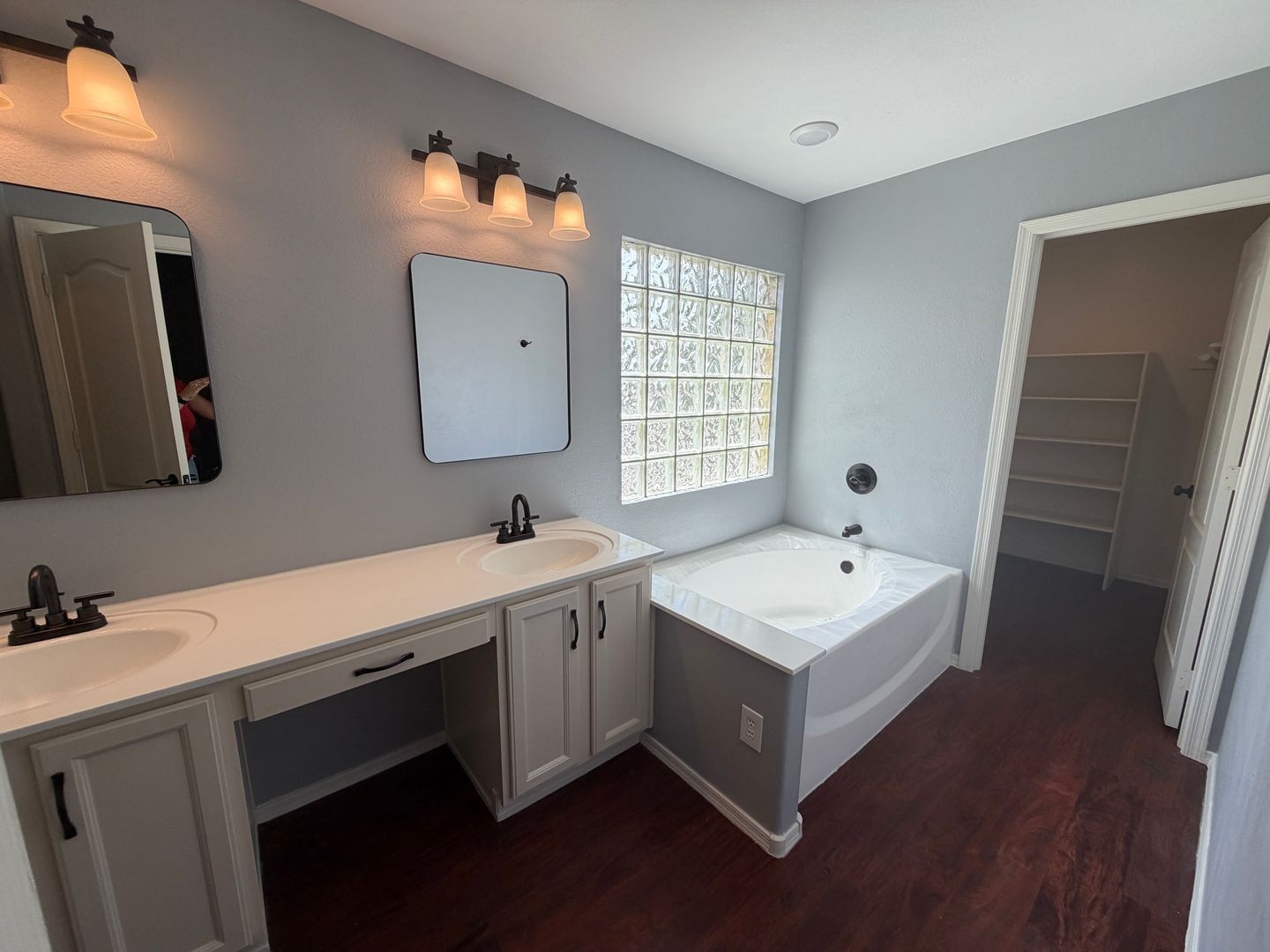 Beautiful Scottsdale Home with Pool & Landscaping Included! Mid September move in property image