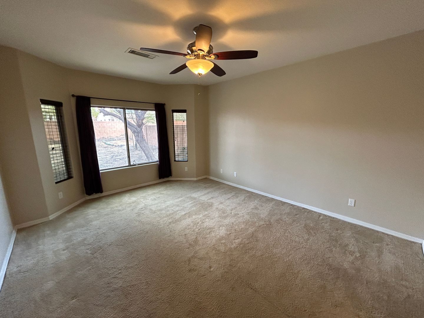 Wonderful - 3 bedroom / 2 bathroom home in Sunset Vista property image
