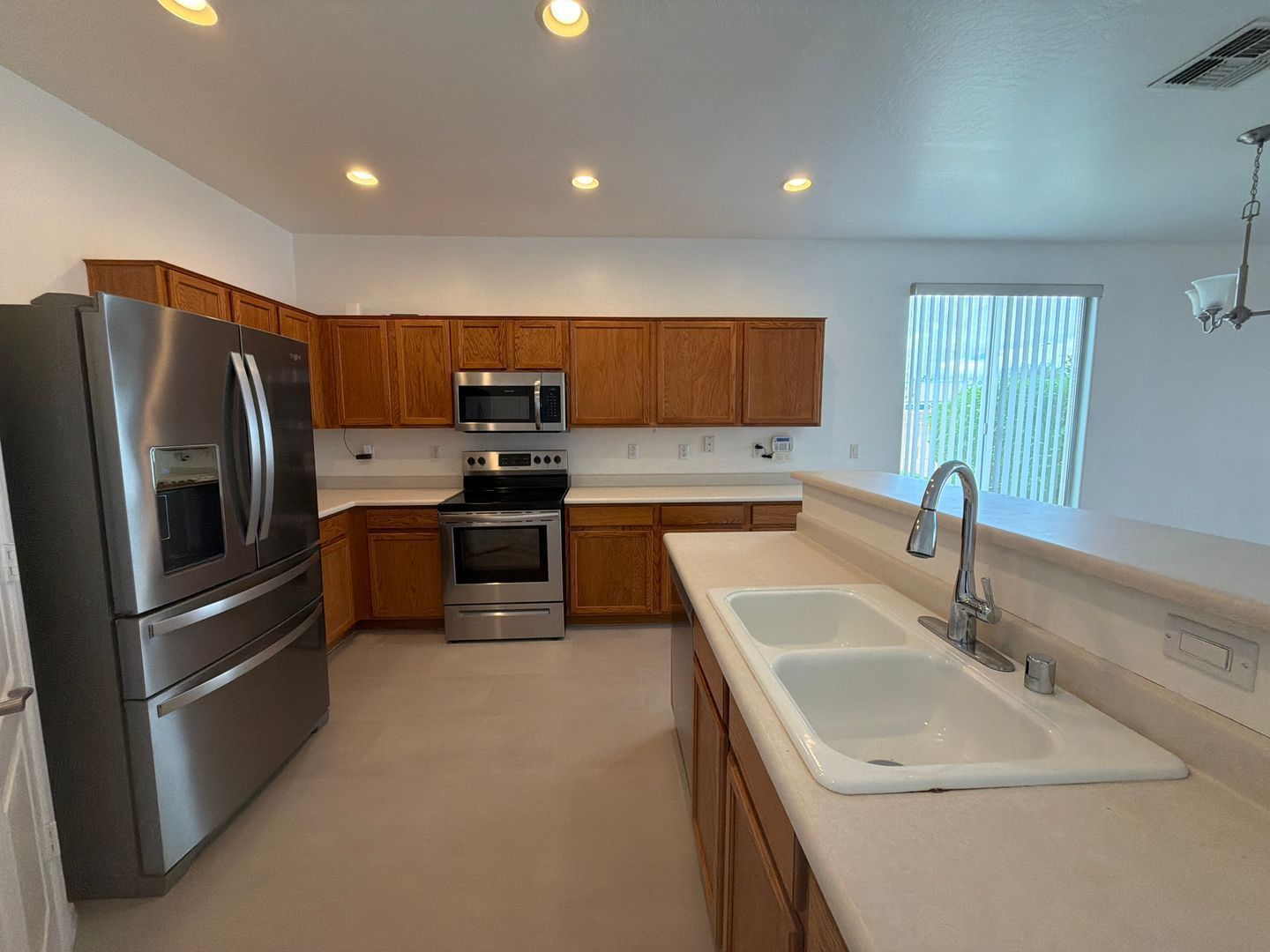 Spacious 4-Bedroom, 2-Bath Home in Glendale with a 3 car garage- Available Now! property image