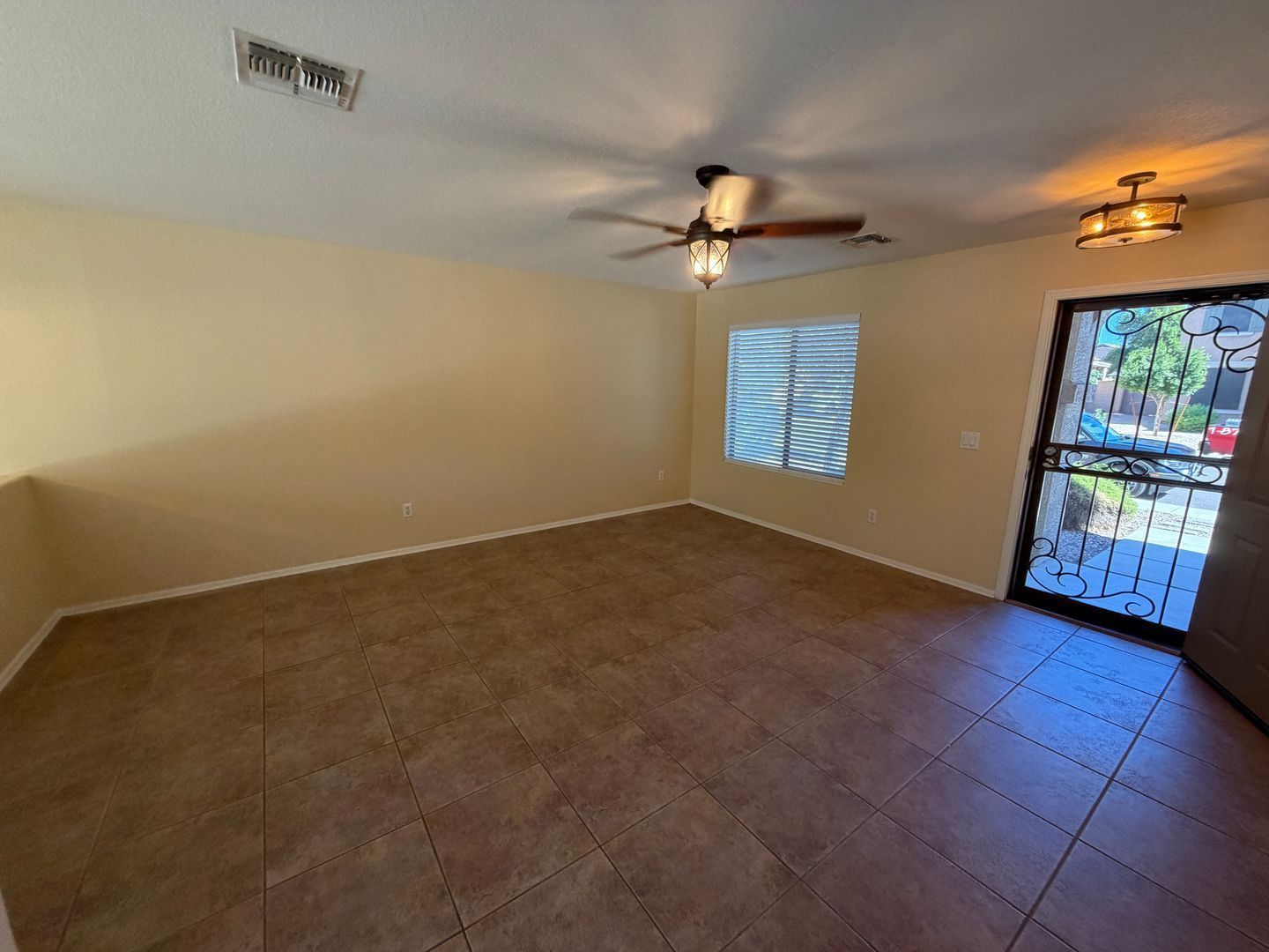 Spacious 3-Bedroom Home with Dog Run & Built-In Dog Door property image