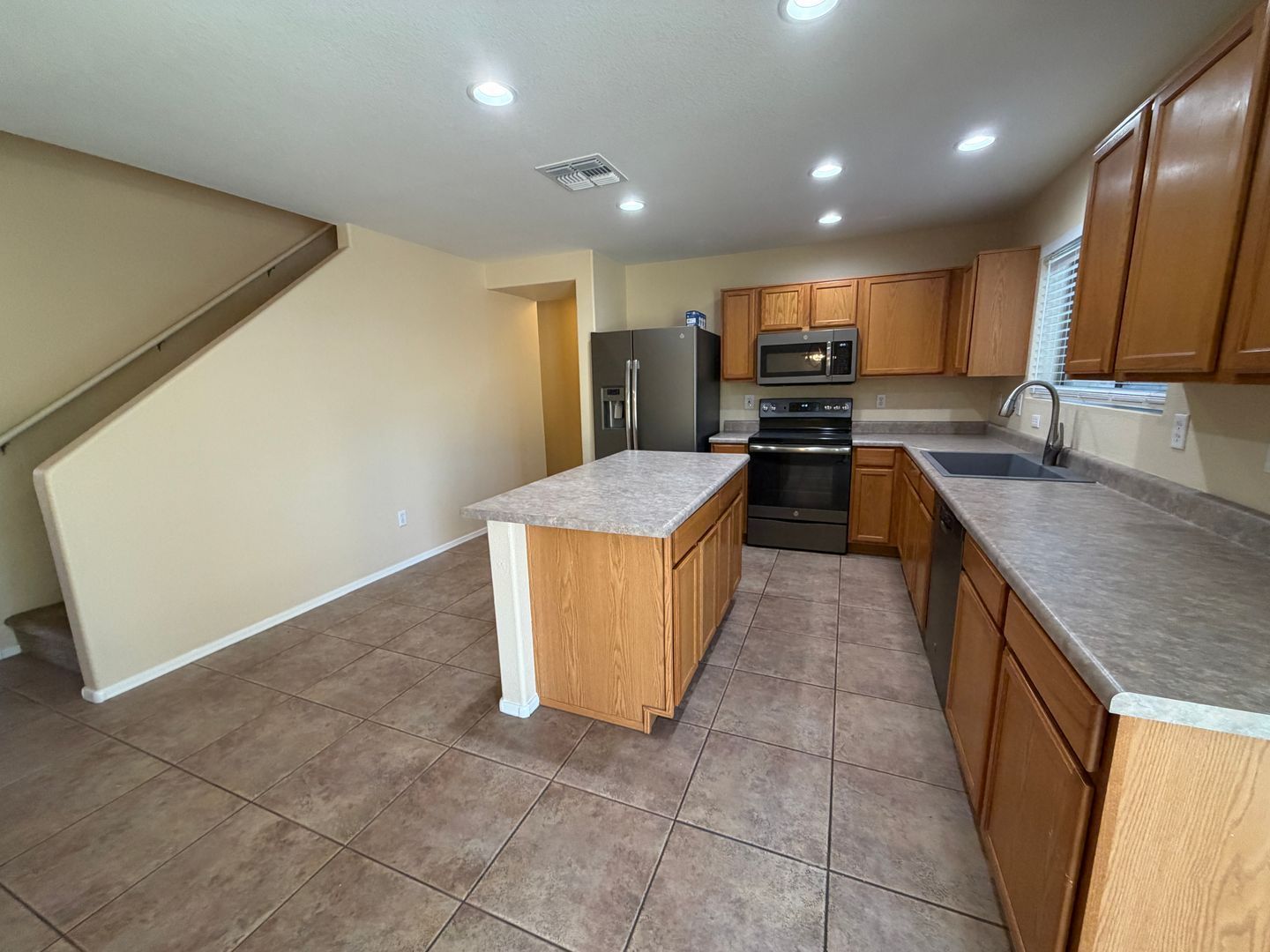 Spacious 3-Bedroom Home with Dog Run & Built-In Dog Door property image