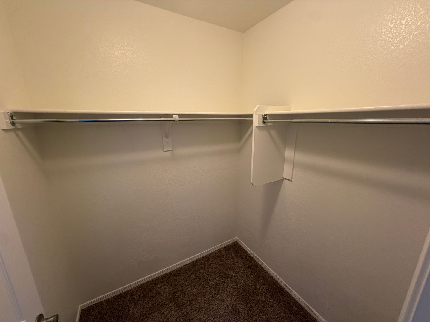 Spacious 3-Bedroom Home with Dog Run & Built-In Dog Door property image