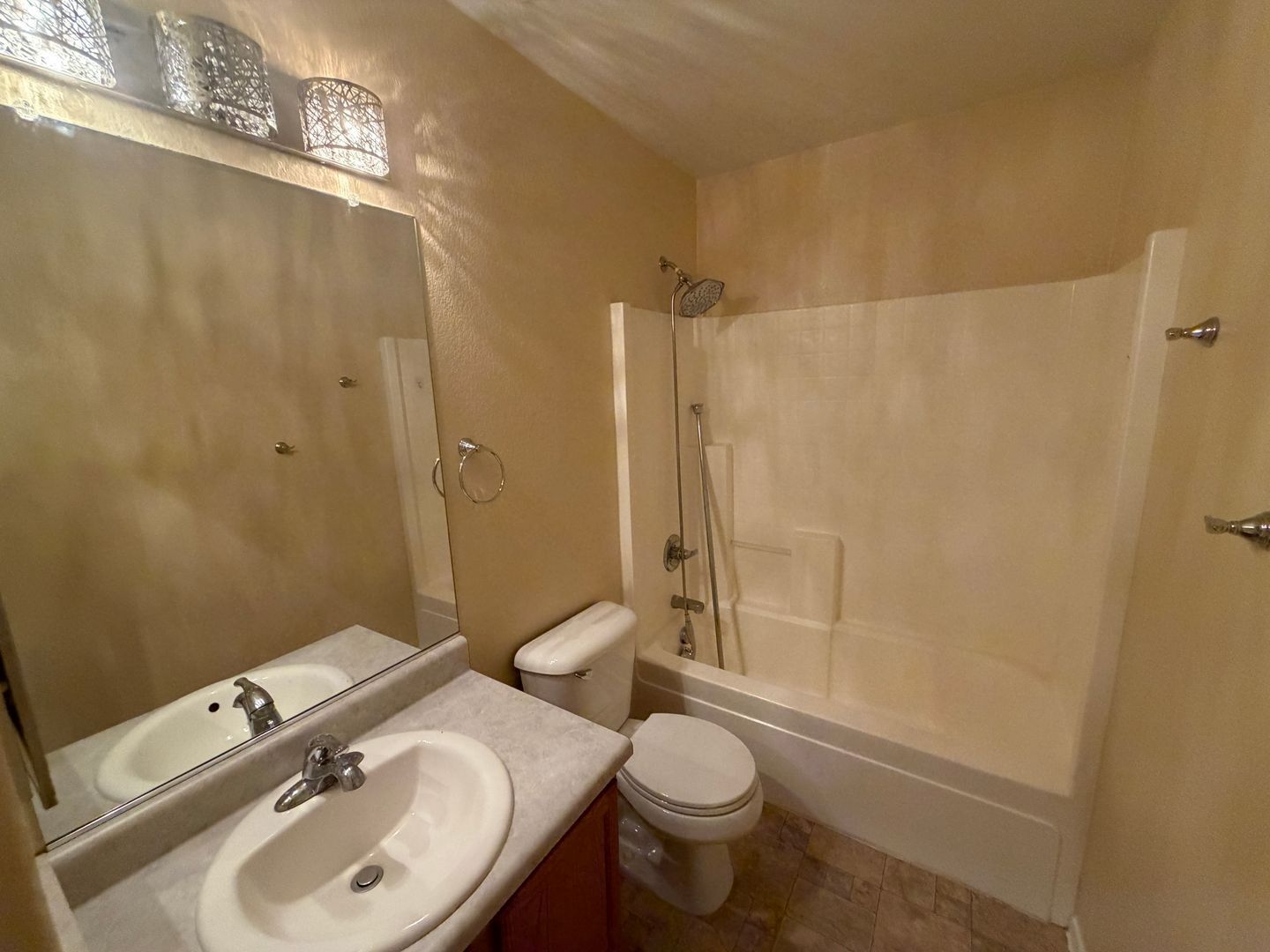 Spacious 3-Bedroom Home with Dog Run & Built-In Dog Door property image
