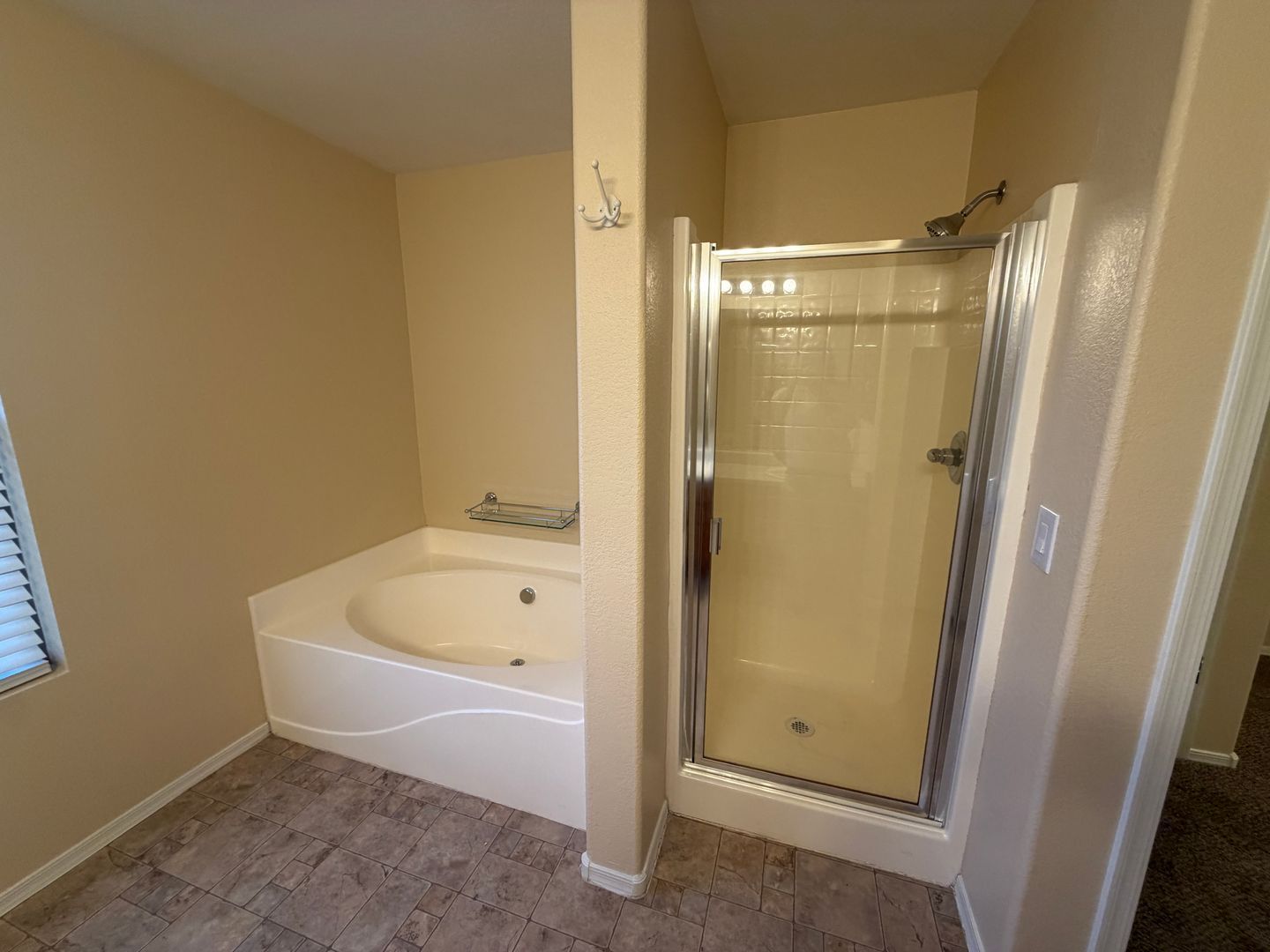 Spacious 3-Bedroom Home with Dog Run & Built-In Dog Door property image