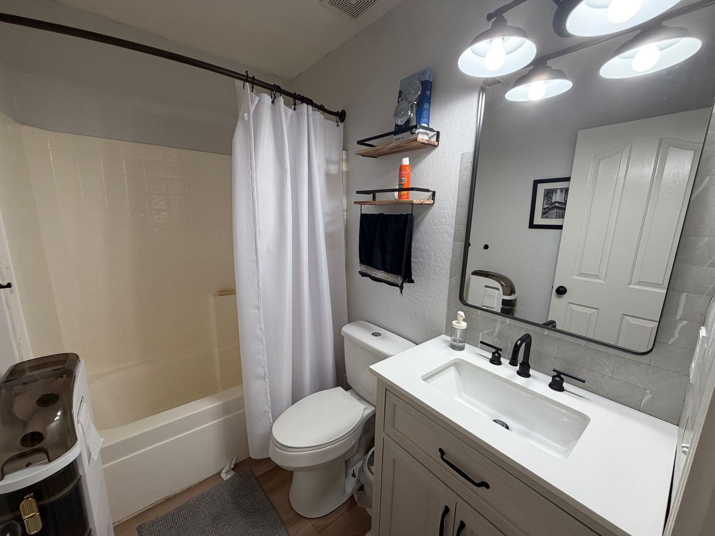 Flexible Furnished or Unfurnished 5 Bed 3 Bath Rental with Solar! Available now property image