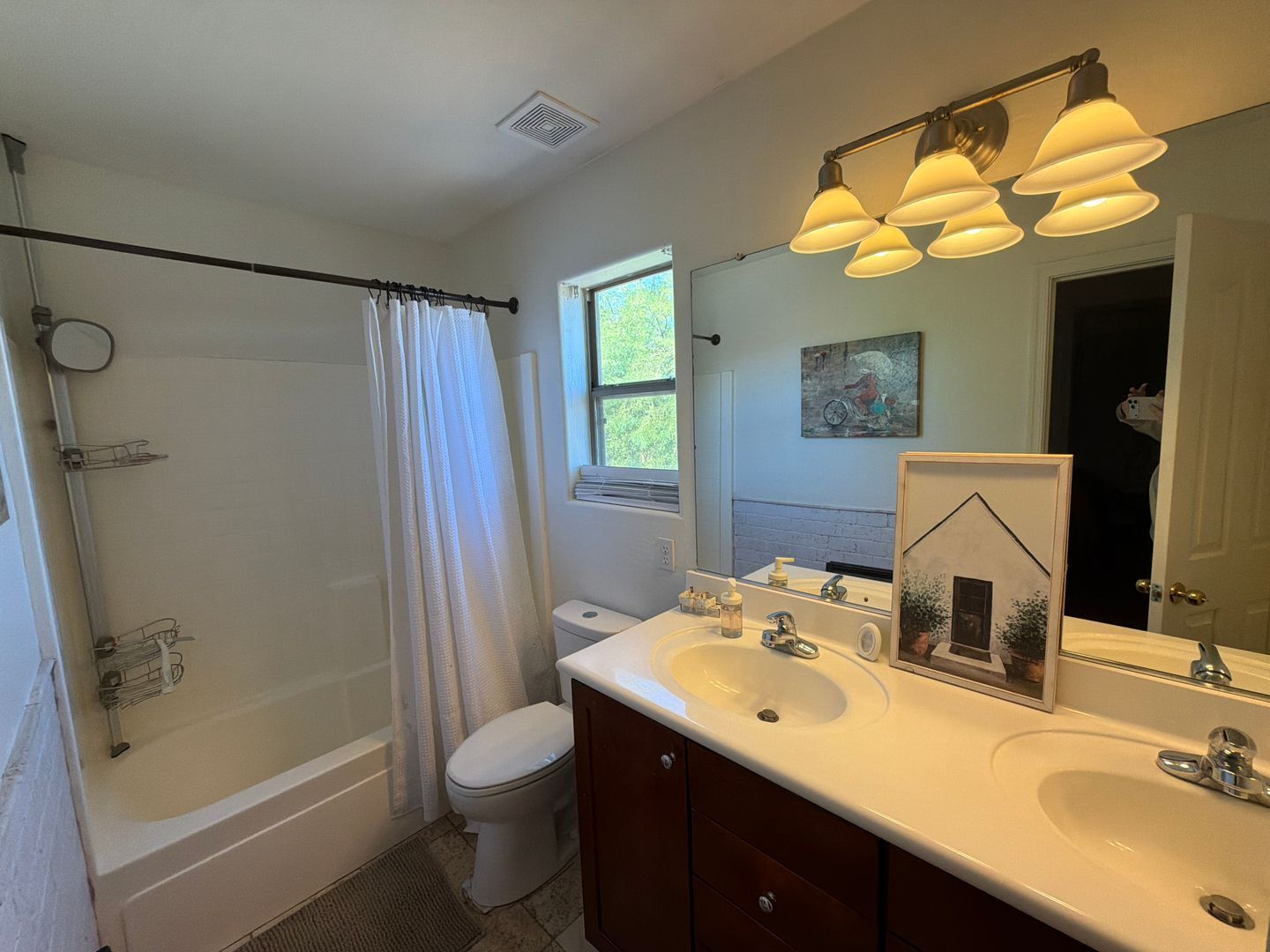 Flexible Furnished or Unfurnished 5 Bed 3 Bath Rental with Solar! Available now property image