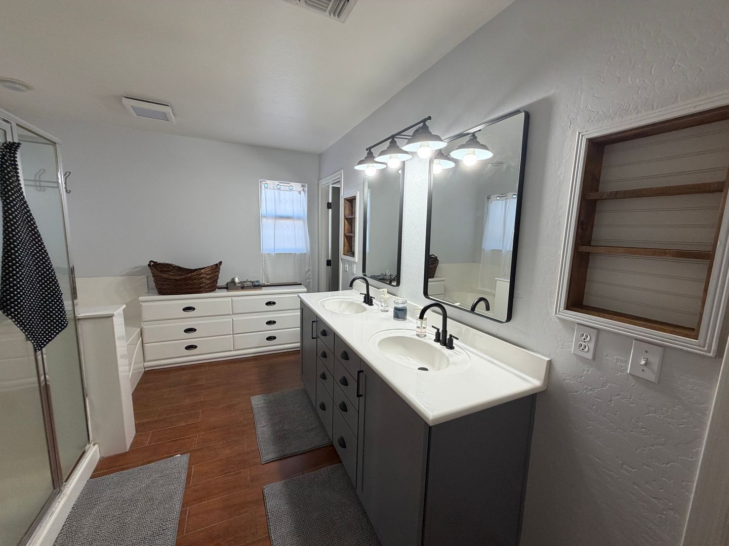 Flexible Furnished or Unfurnished 5 Bed 3 Bath Rental with Solar! Available now property image