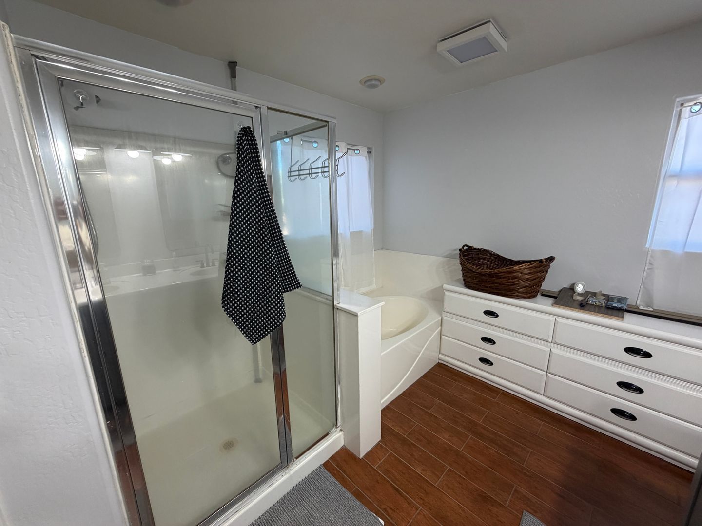 Flexible Furnished or Unfurnished 5 Bed 3 Bath Rental with Solar! Available now property image