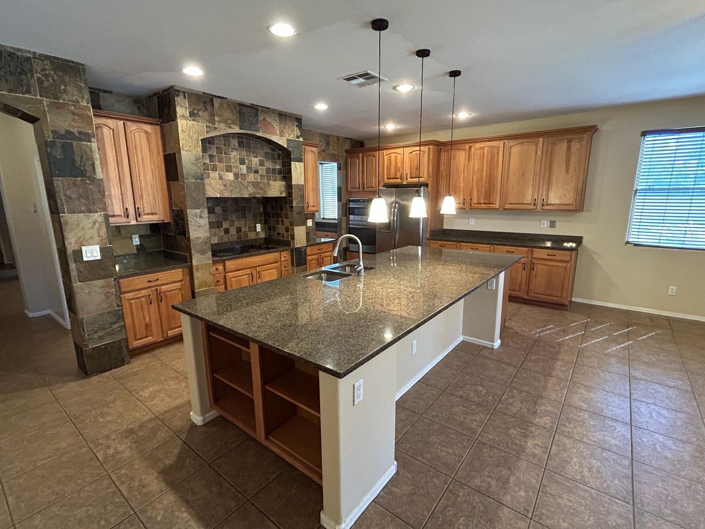 4 bedroom 2.5 bath home with a fenced pool and spa in Mountain Gate property image